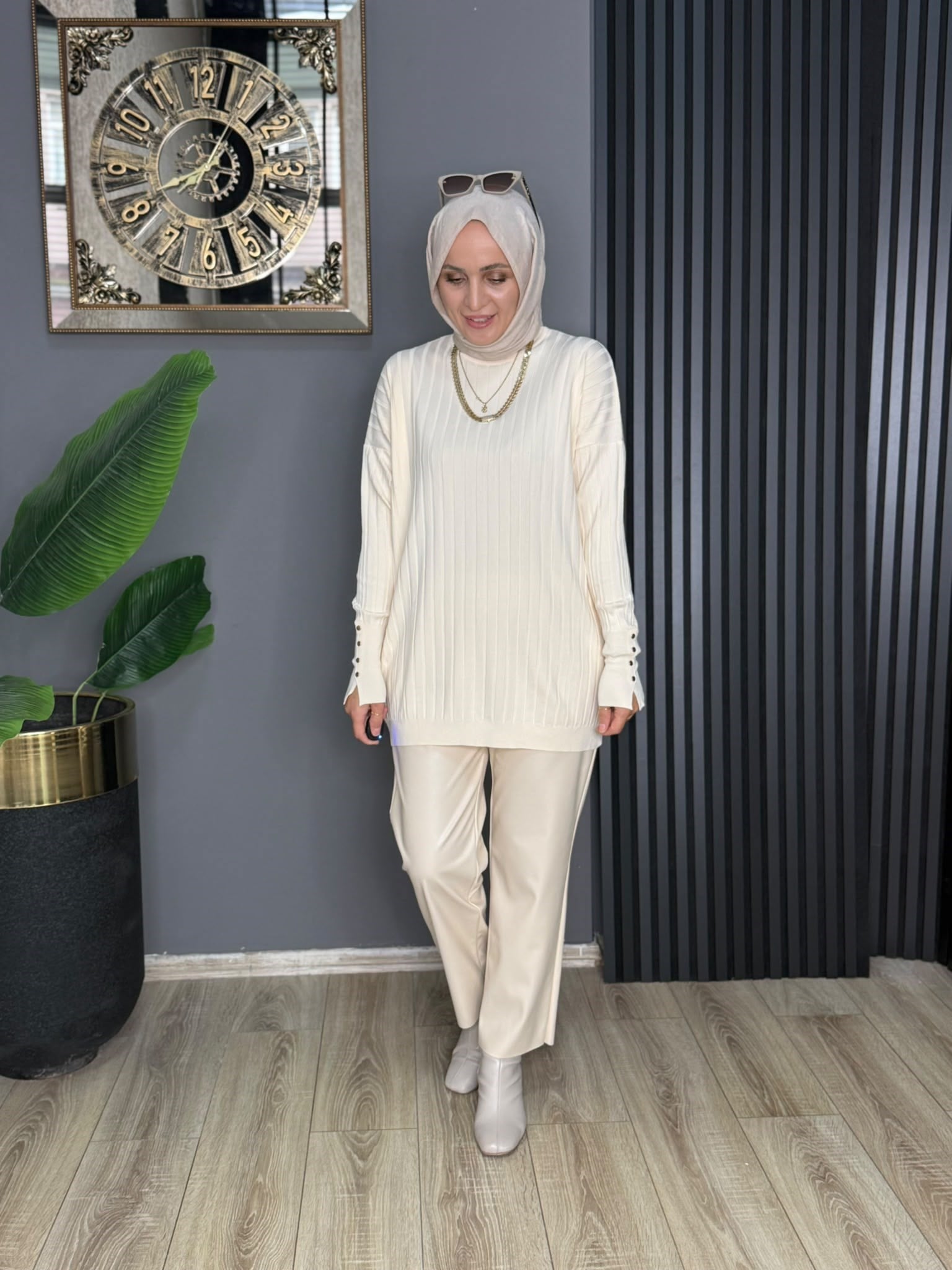 44258 DÜĞME DETAY FİTİLLİ MERSERİZE KREM 