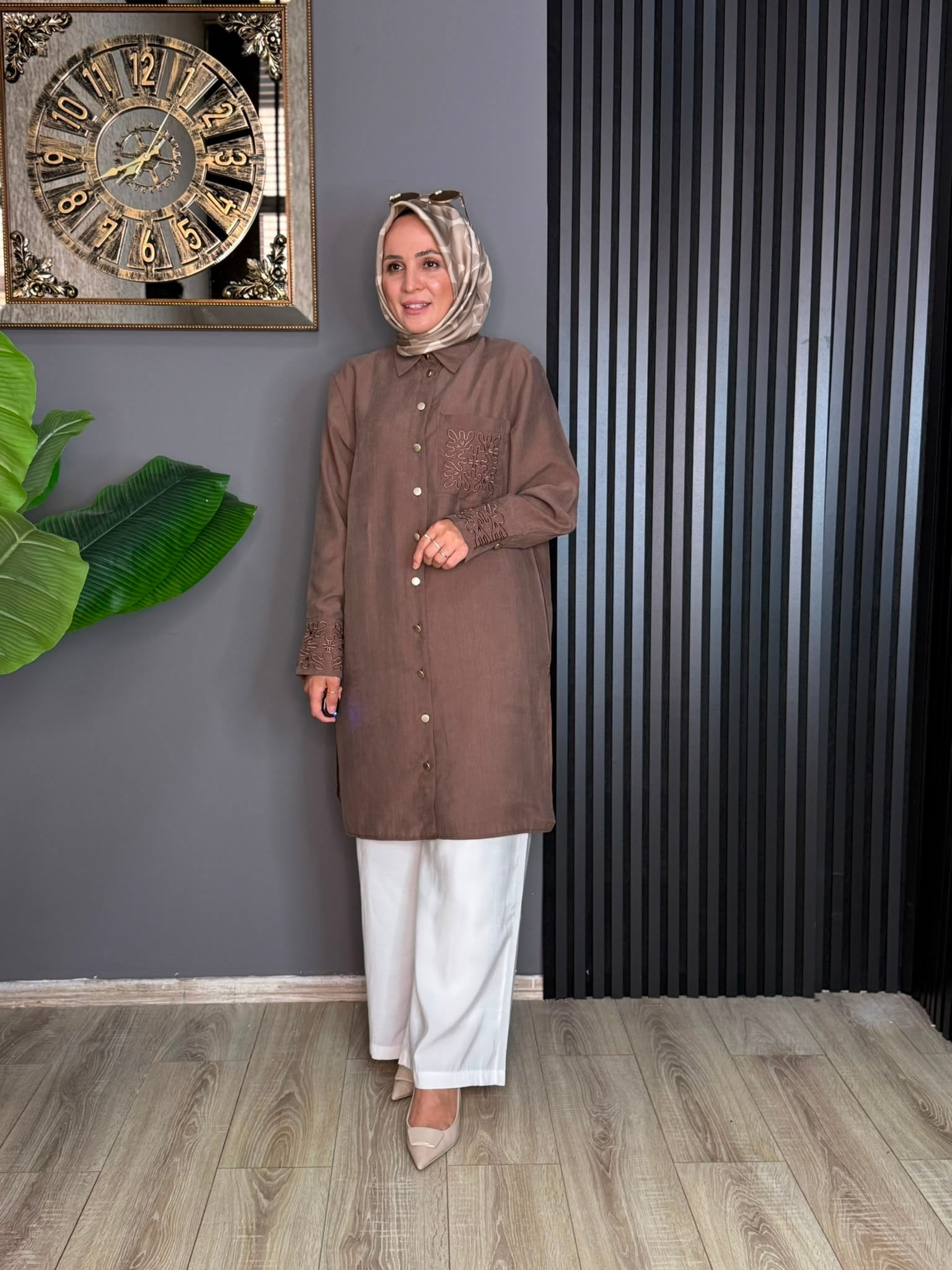 6544 İŞLEME DETAY ARA BOY GÖMLEK  KAHVERENGİ