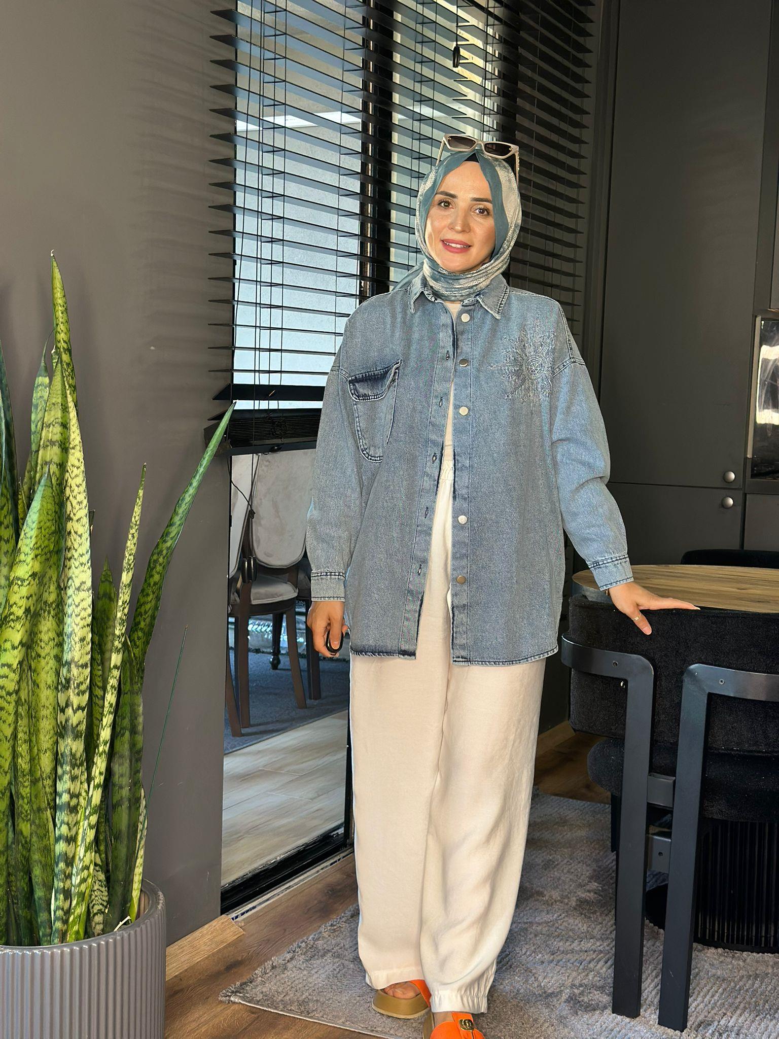 8991 NAKIŞ İŞLEMELİ MAVİ KOT CEKET