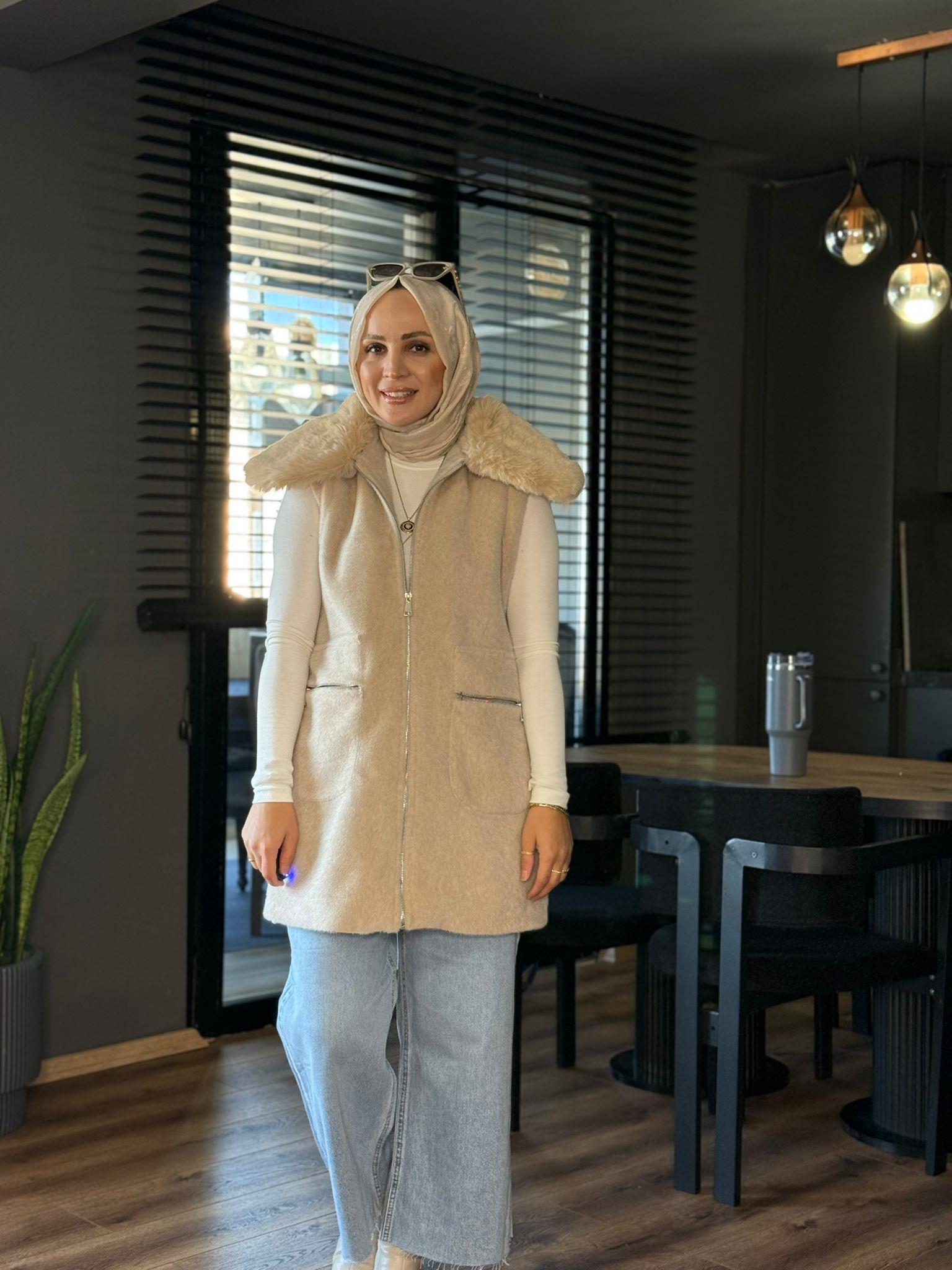 9006 KÜRK YAKA DETAY YELEK  KREM 