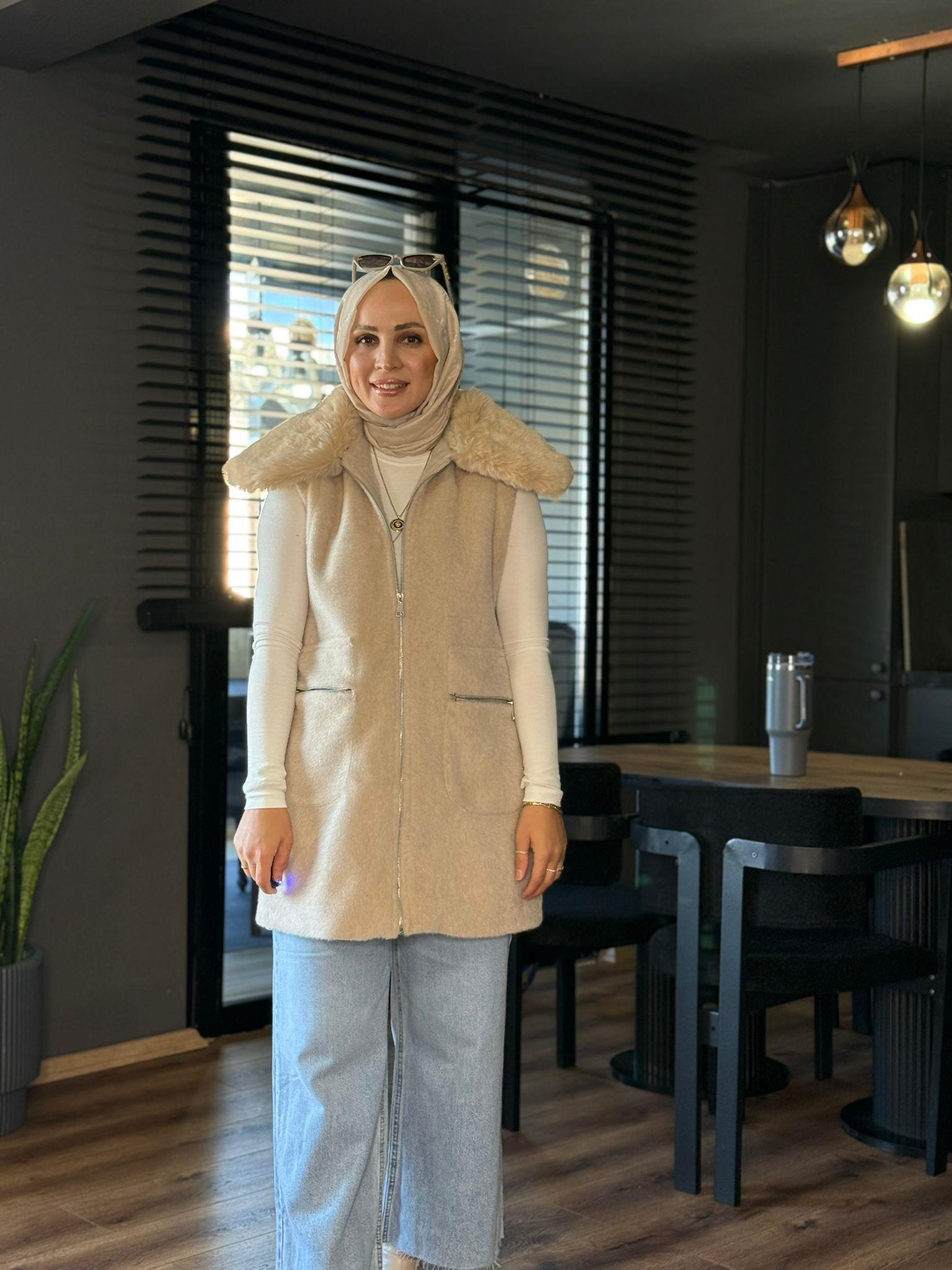 9006 KÜRK YAKA DETAY YELEK  KREM 
