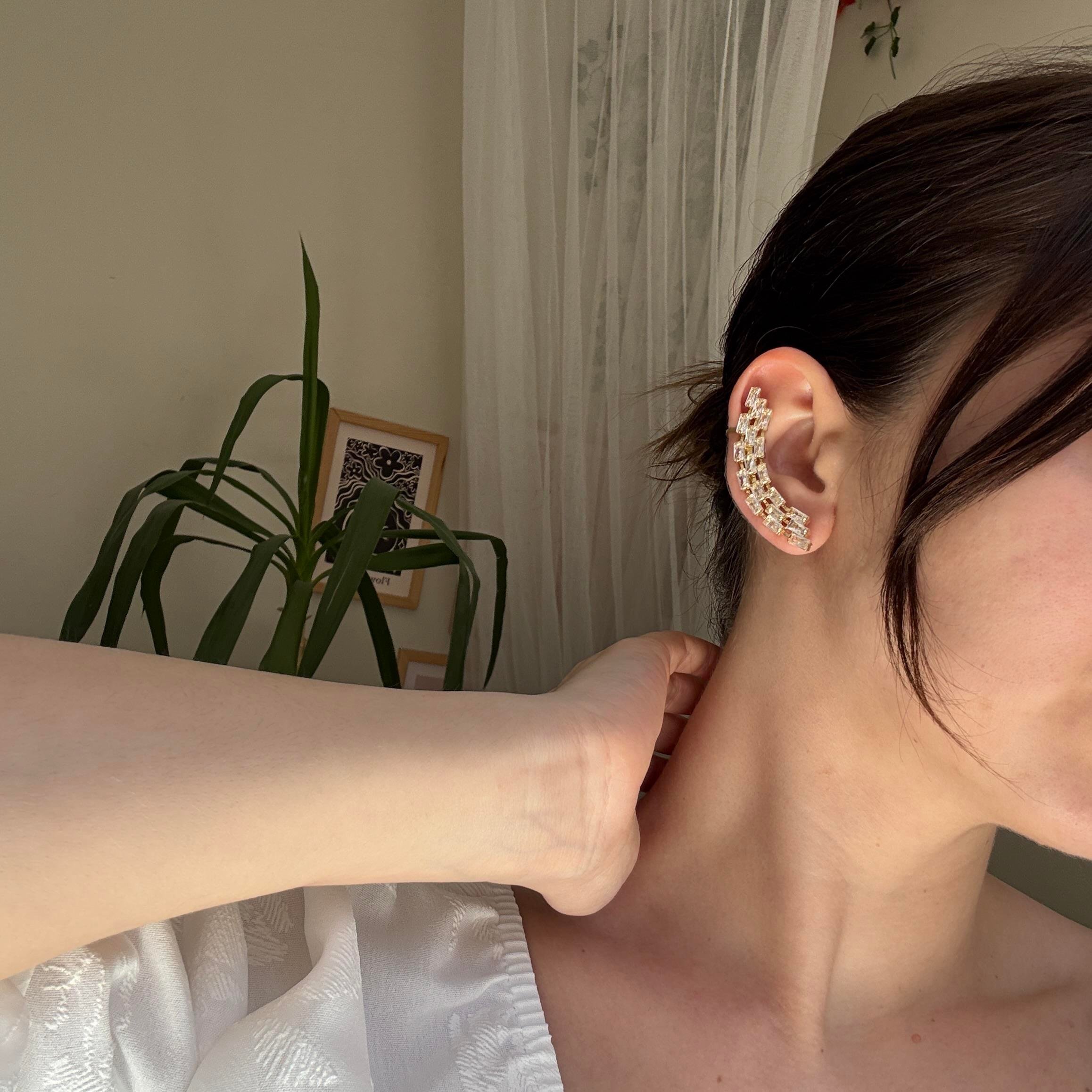 2li Sıralı Baget Taşlı Earcuff Gold