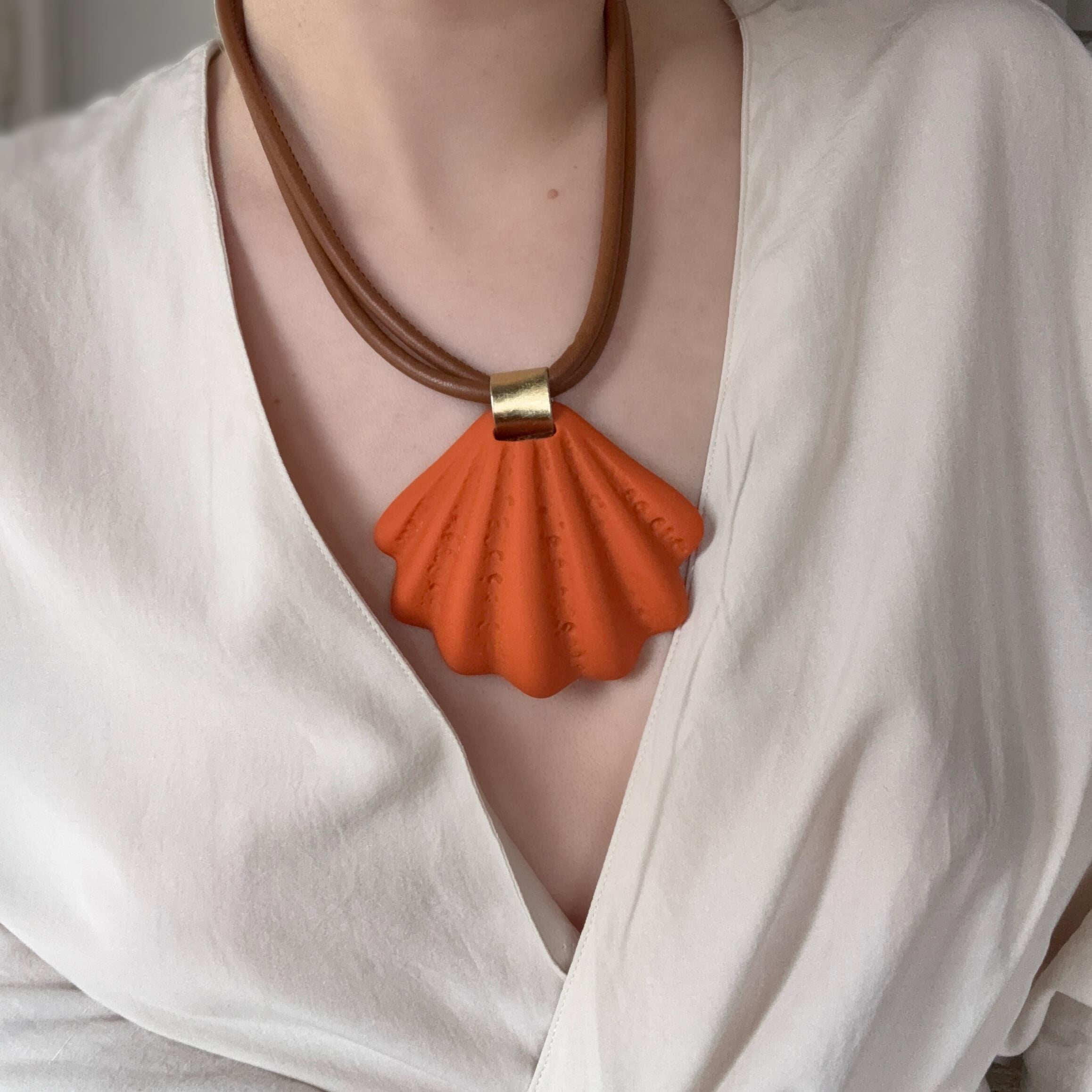 Amber Shell Kolye