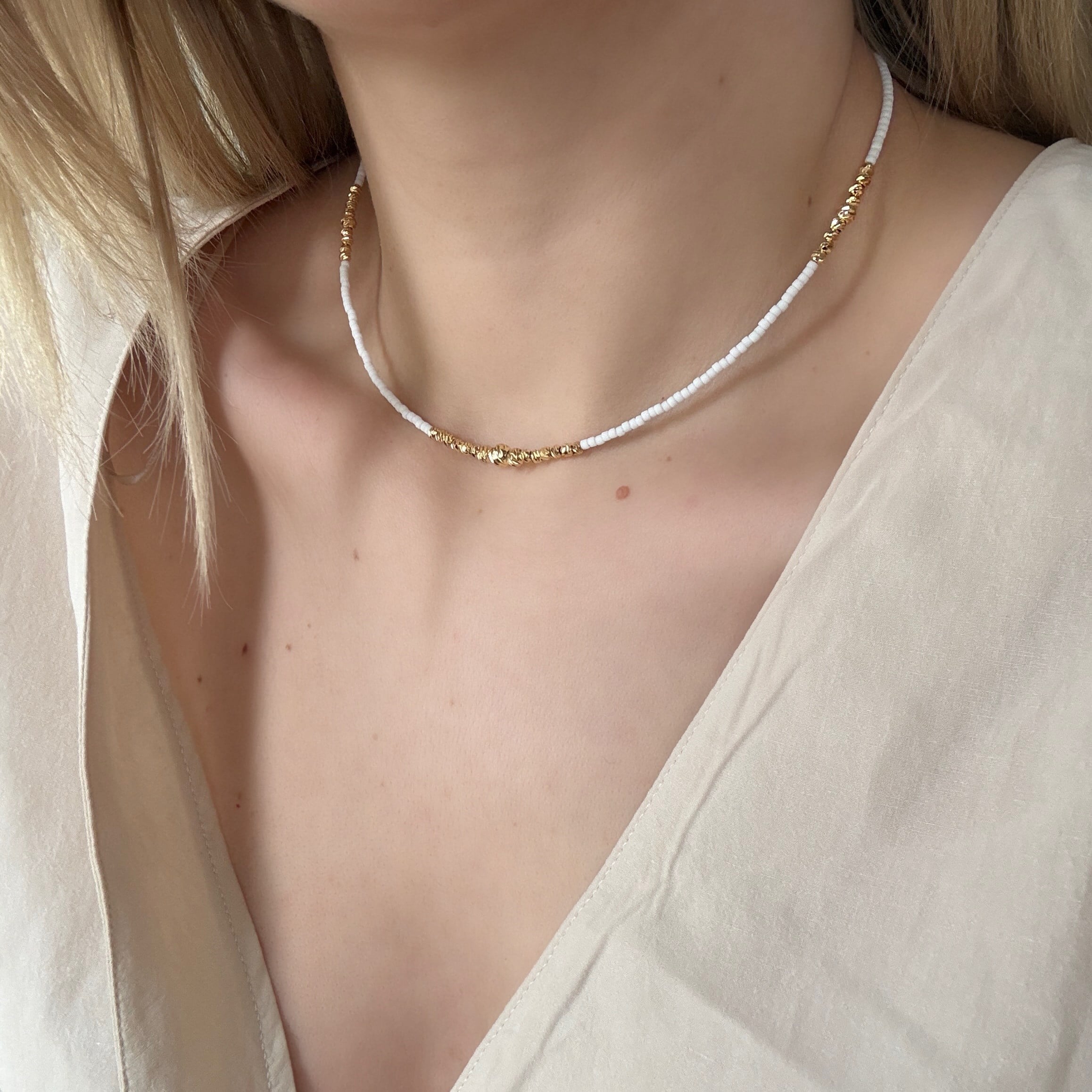 Araları Gold Beyaz Boncuklu Kolye