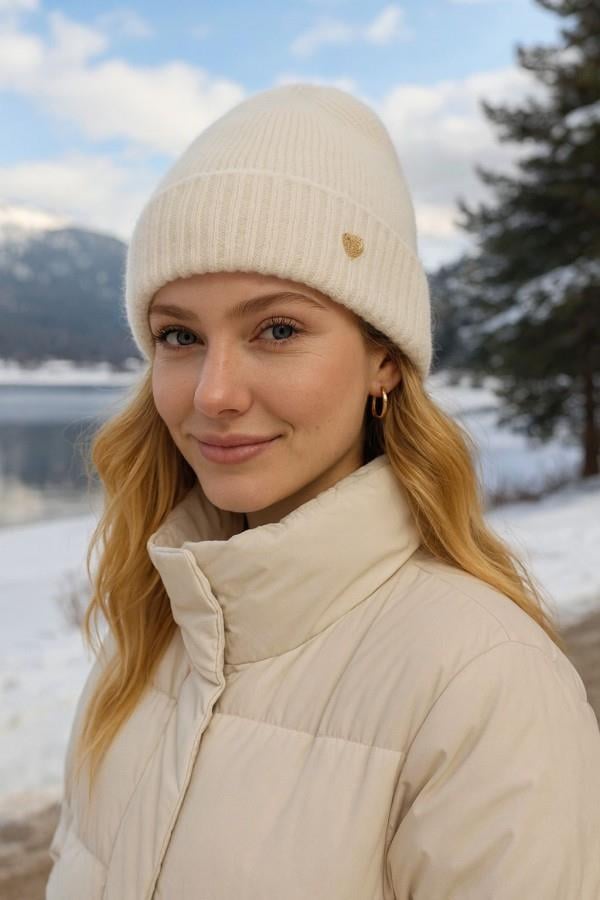 Bej Kalp Nakışlı Bere