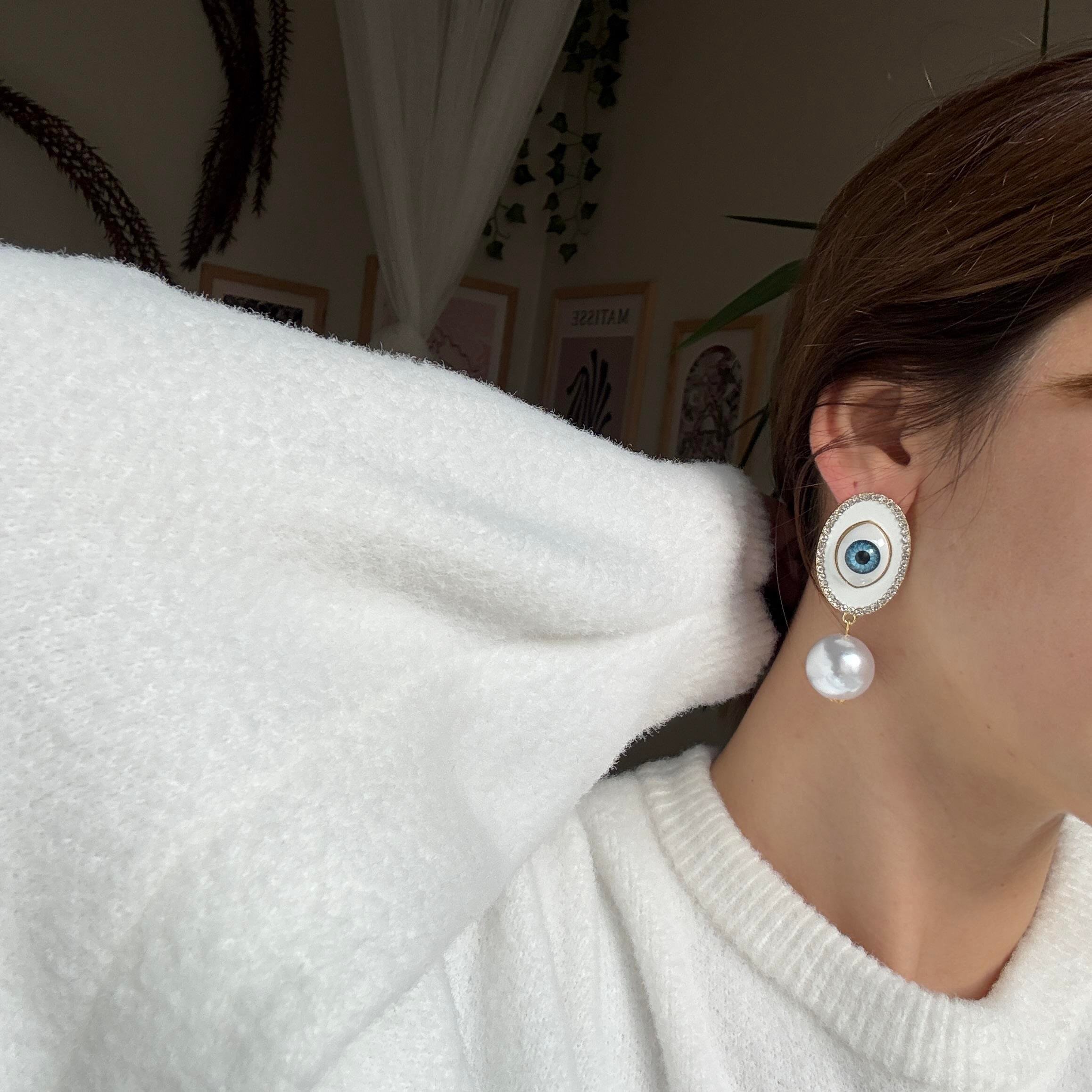 Beyaz Mineli Oval İncili Göz Küpe