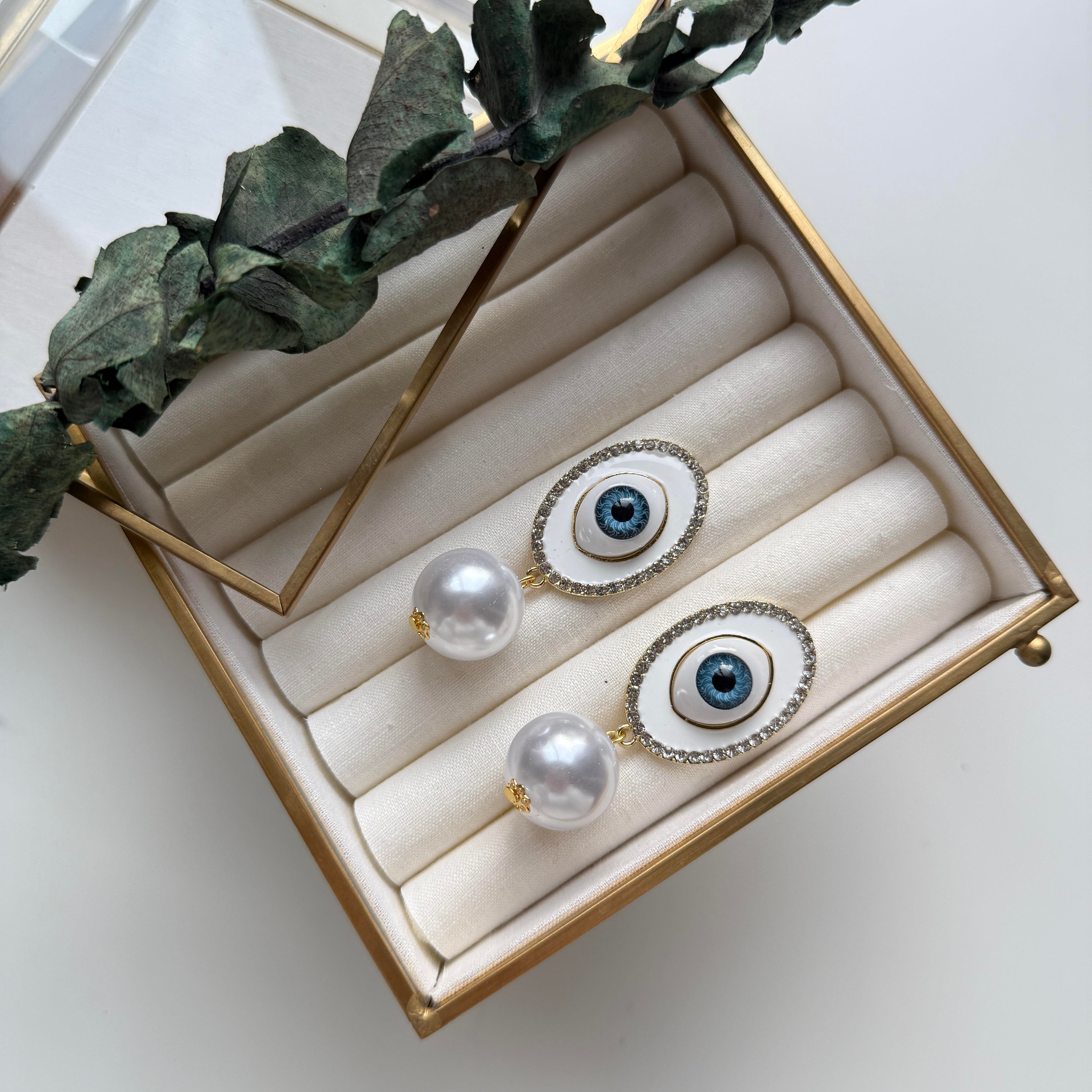 Beyaz Mineli Oval İncili Göz Küpe