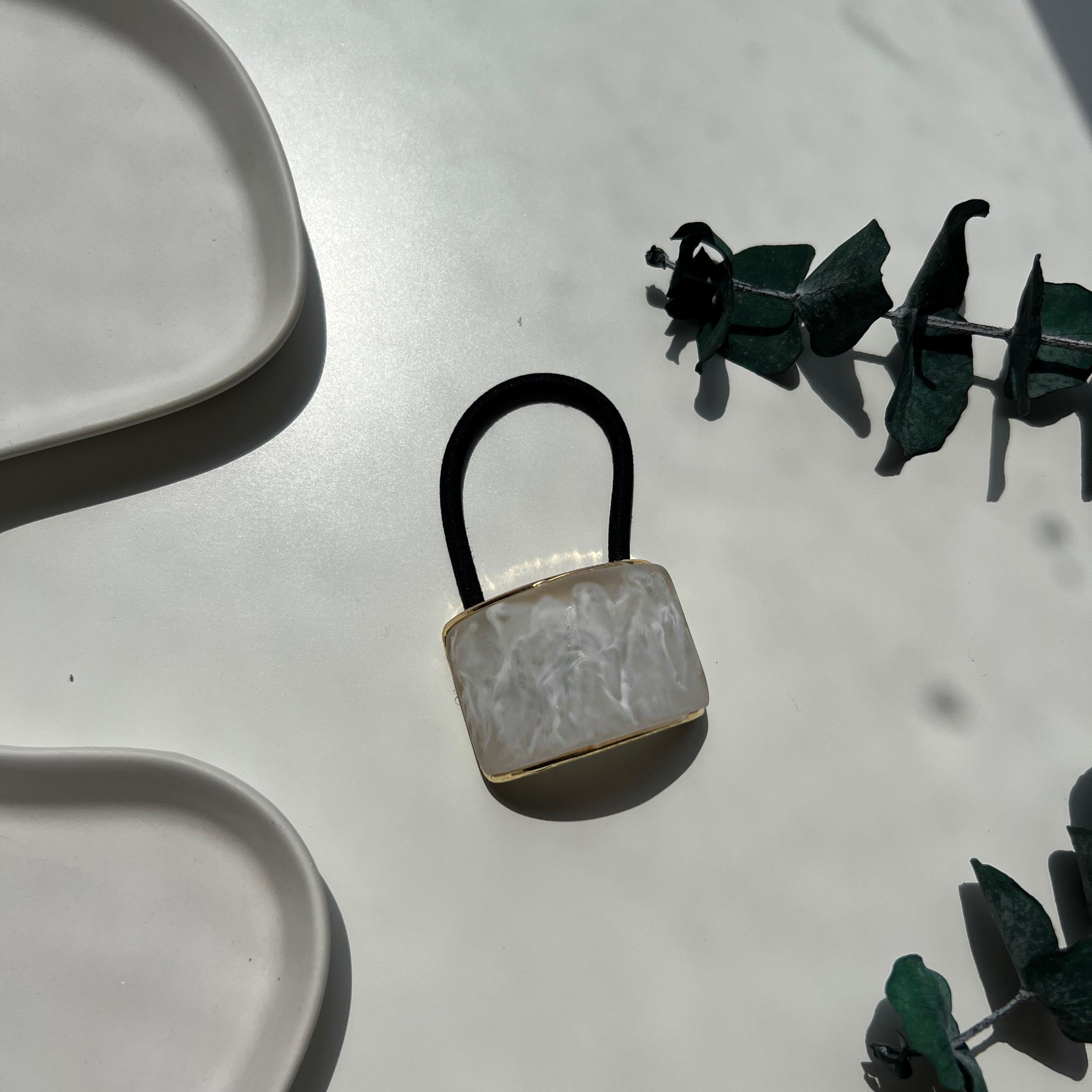 Beyaz Taşlı Lastik Toka