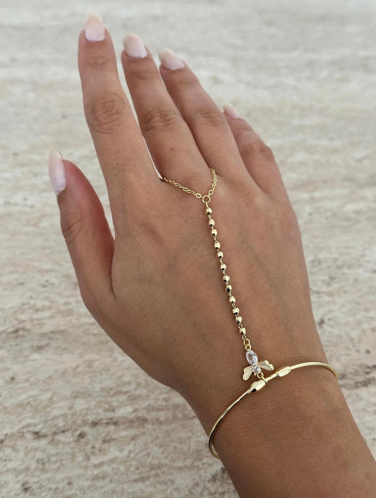 Bileklikli Arı Şahmeran