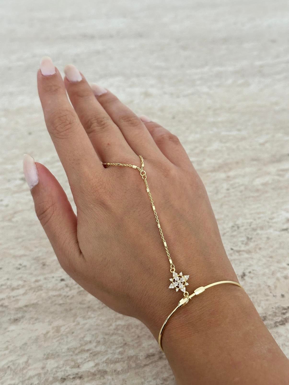 Bileklikli Kar Tanesi Şahmeran