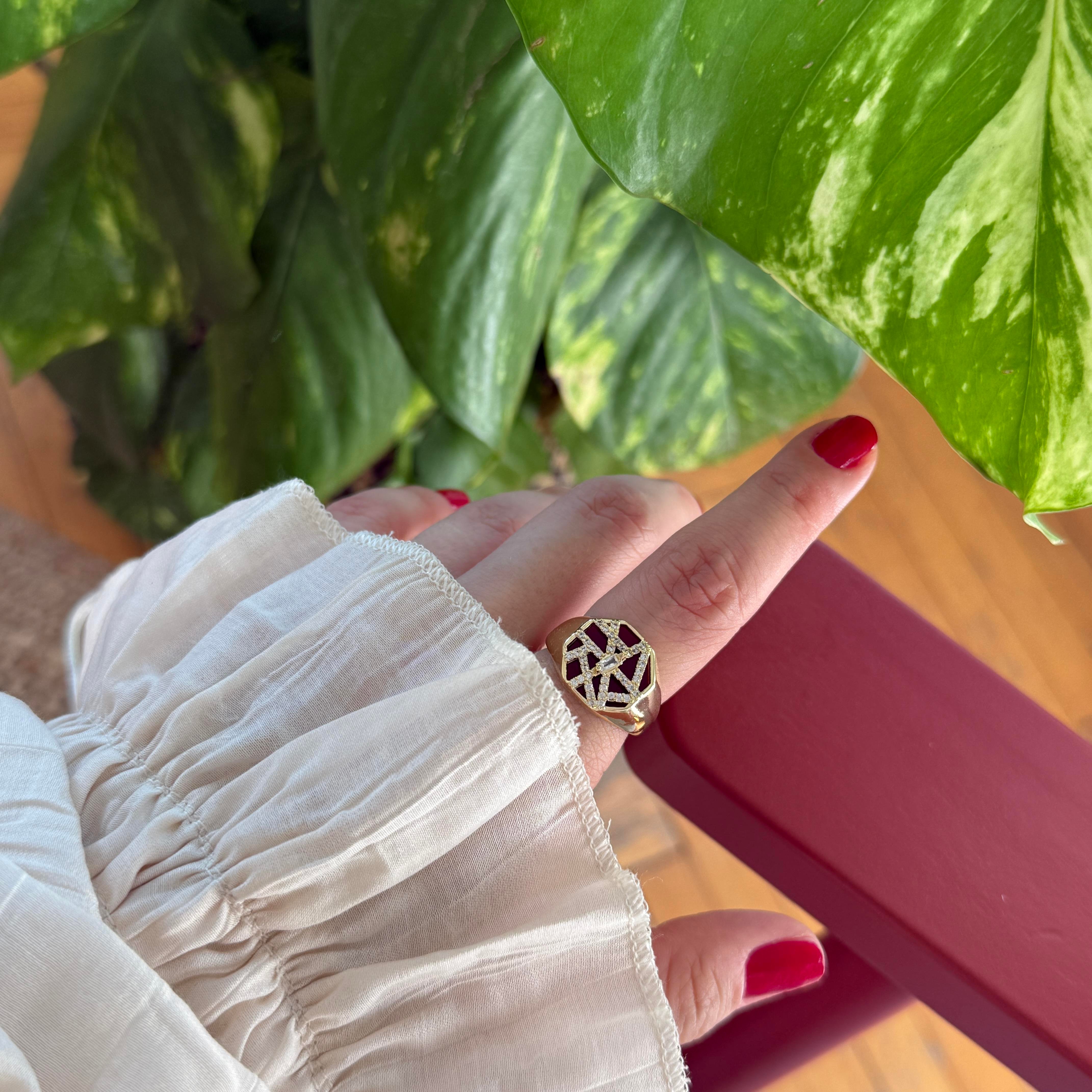 Bordo Mineli Altıgen Yüzük