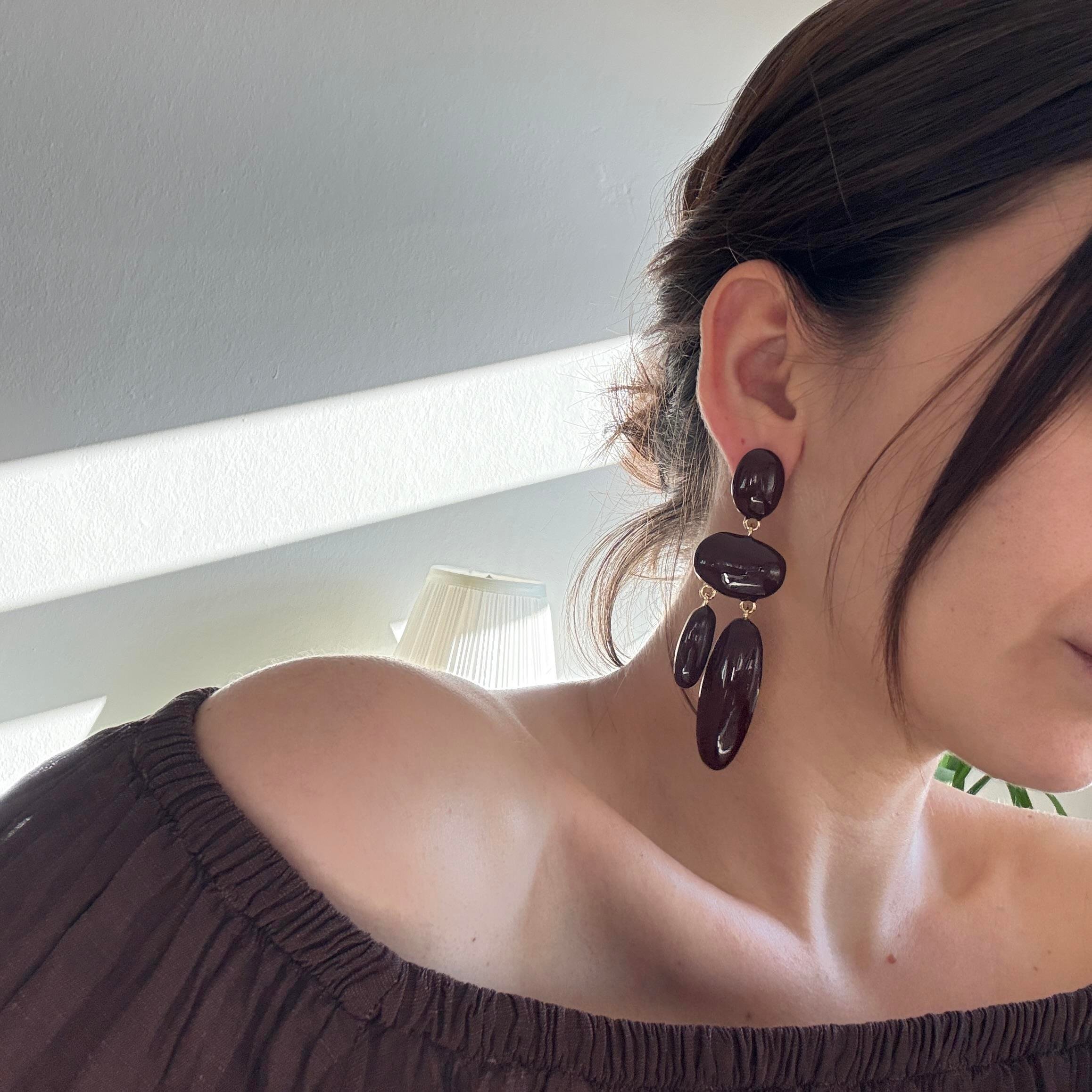 Bordo Mineli Sallantılı Oval Küpe