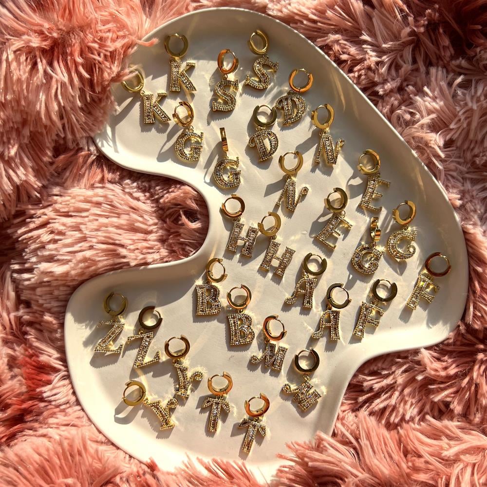 Çelik Baget Taşlı Harf Küpe