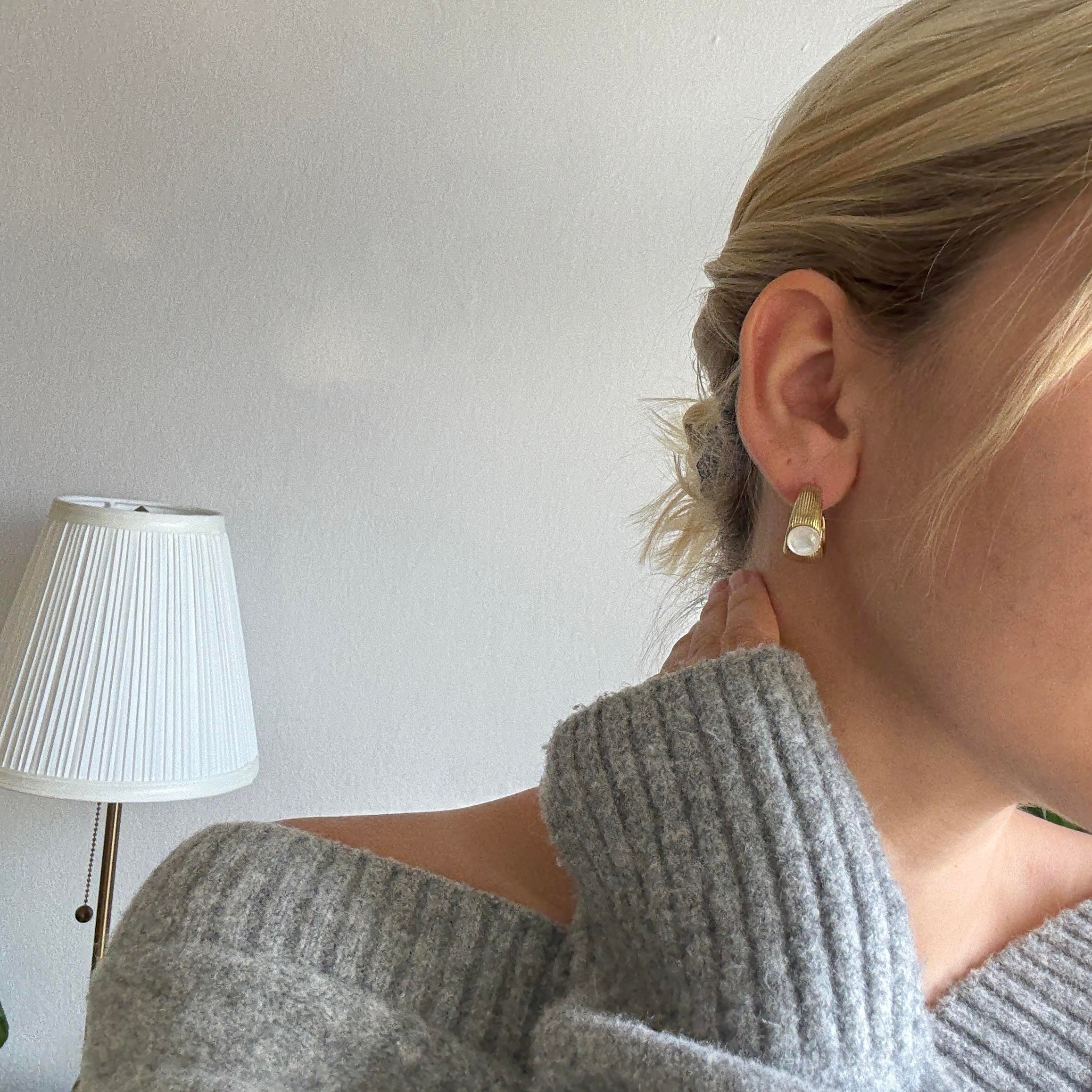 Çelik Beyaz Taşlı Halka Küpe