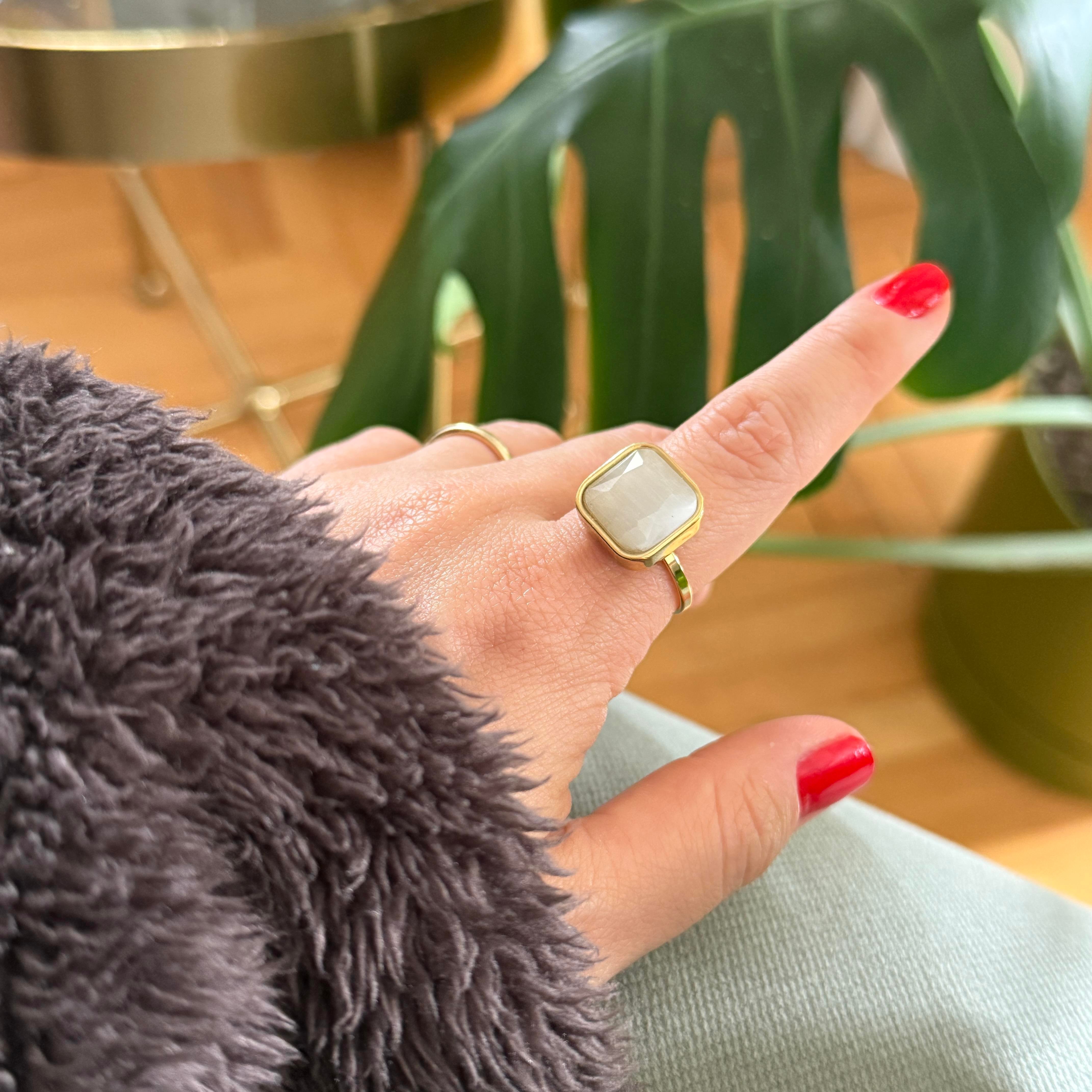 Çelik Beyaz Taşlı Yüzük