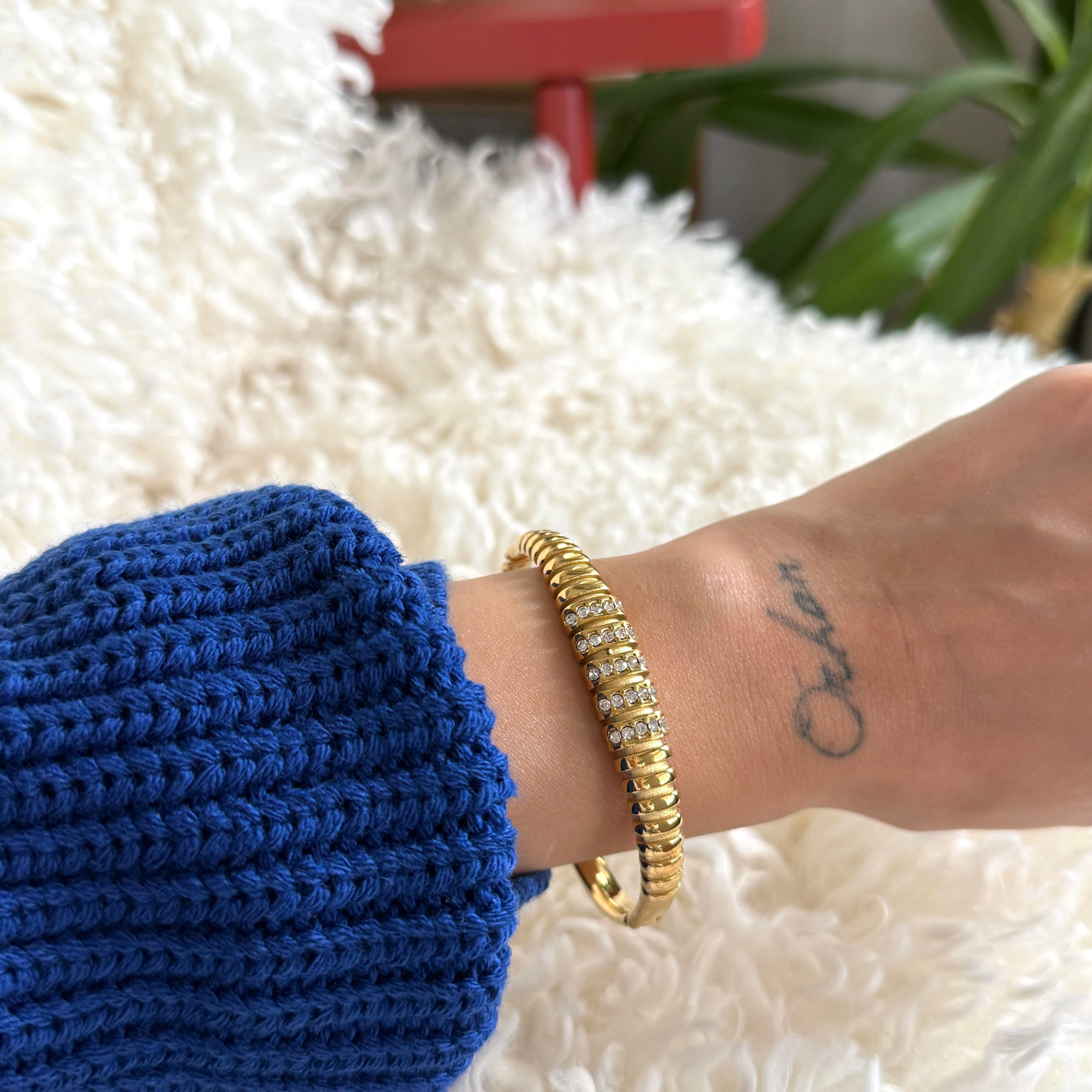 Çelik Bombeli Ortası Taşlı Kelepçe