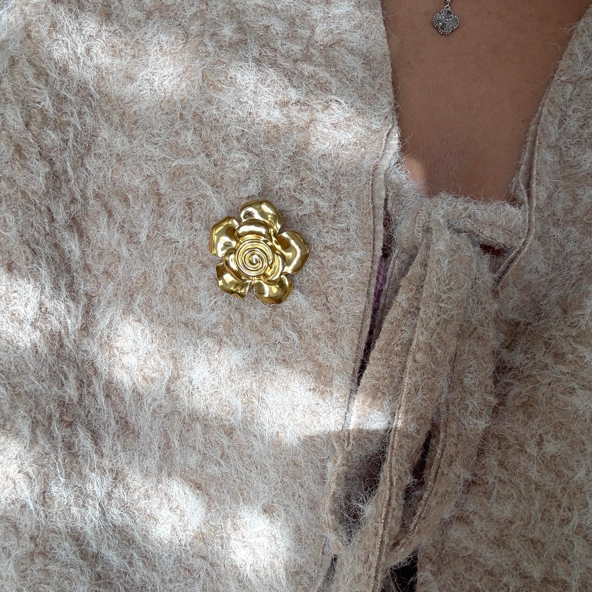 Çelik Çiçek Broş