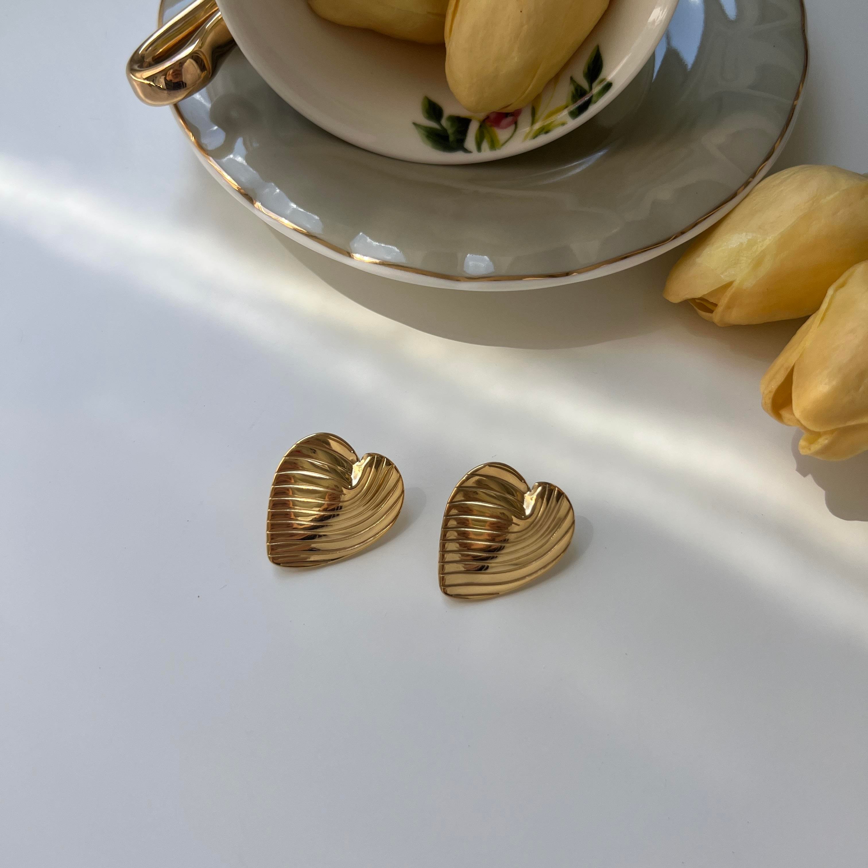 Çelik Çizgili Kalp Küpe