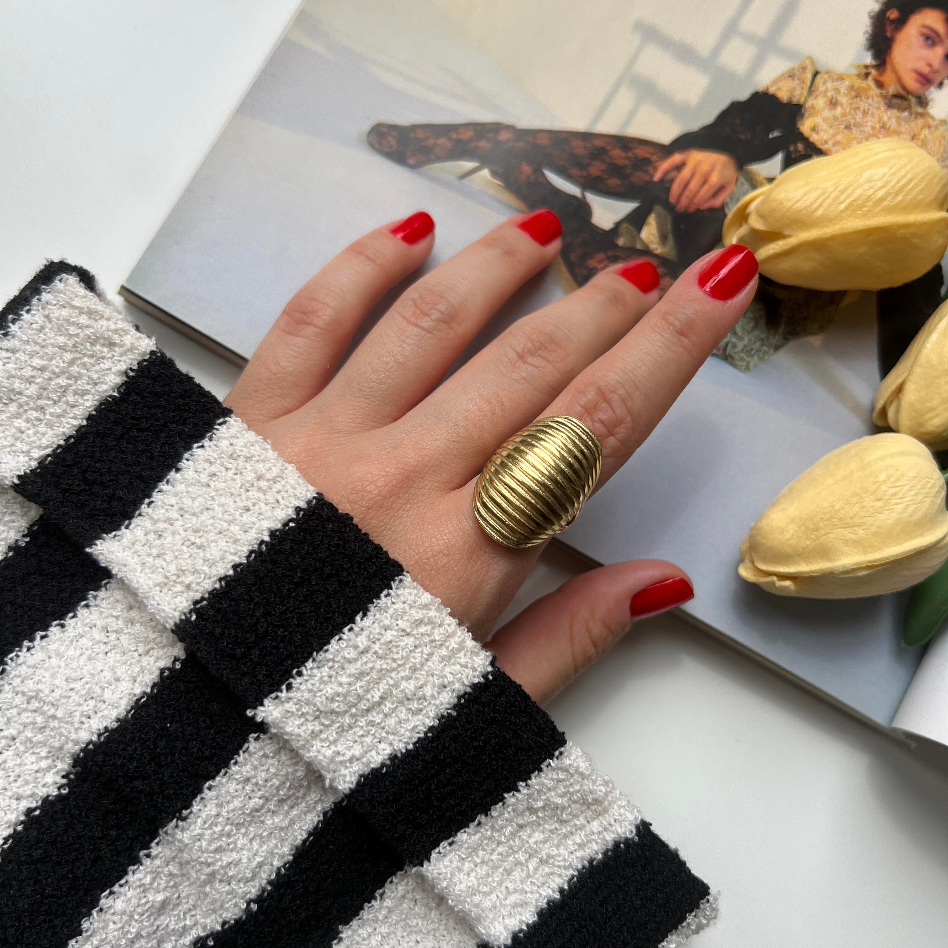 Çelik Çizgili Oval Yüzük