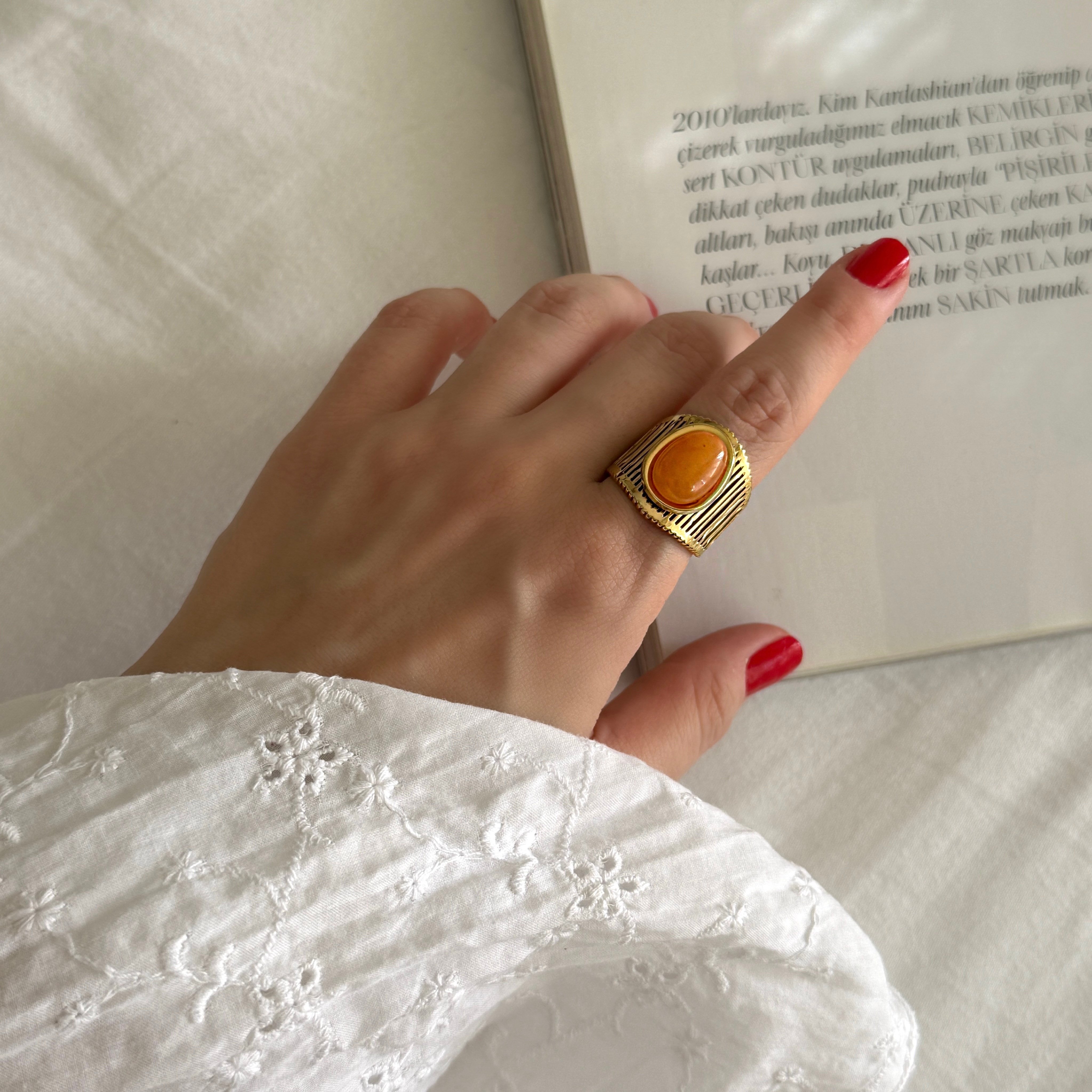 Çelik Çizgili Turuncu Taş Yüzük