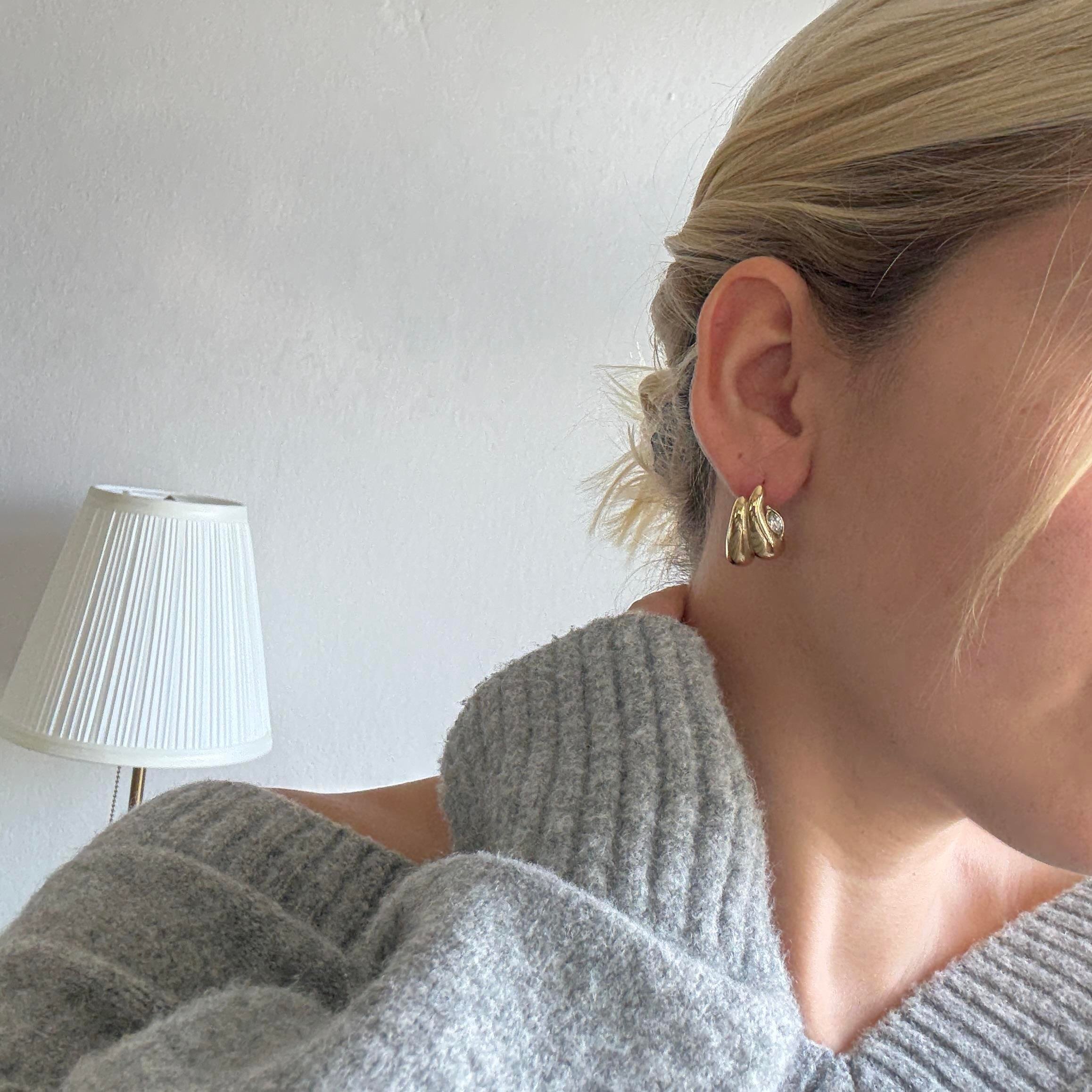 Çelik Damla Taşlı Bombeli Küpe