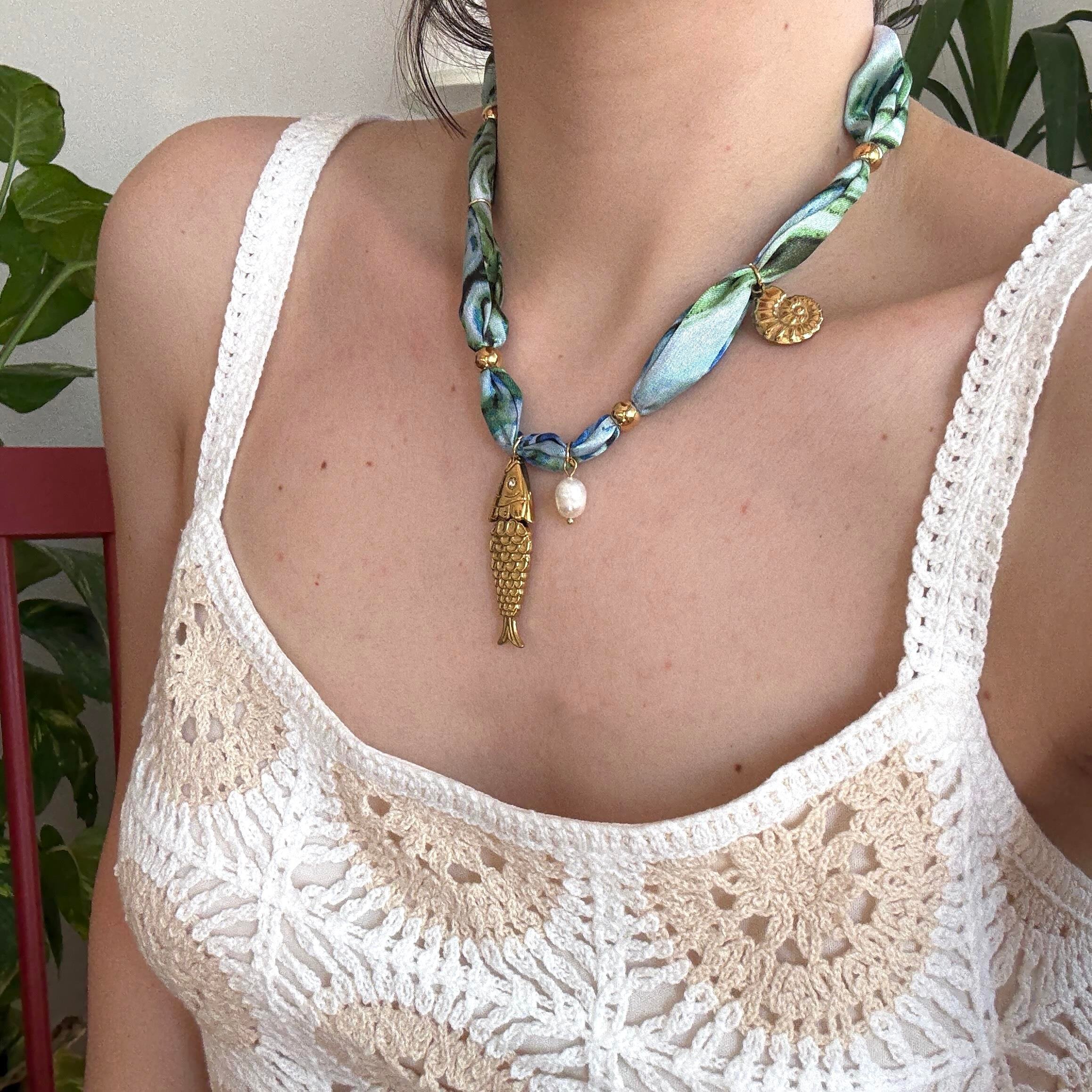 Çelik Fular Balık Charmlı Kolye