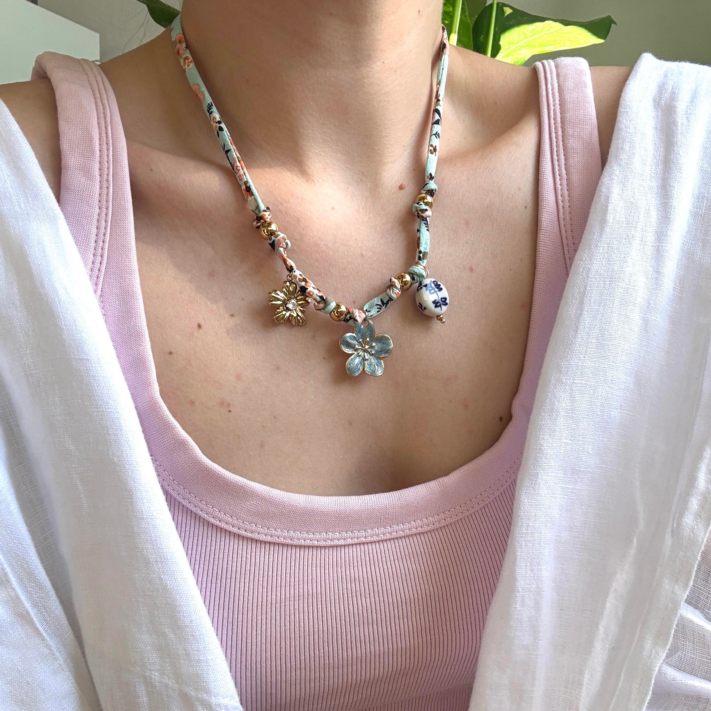 Çelik Fular Charmlı Kolye