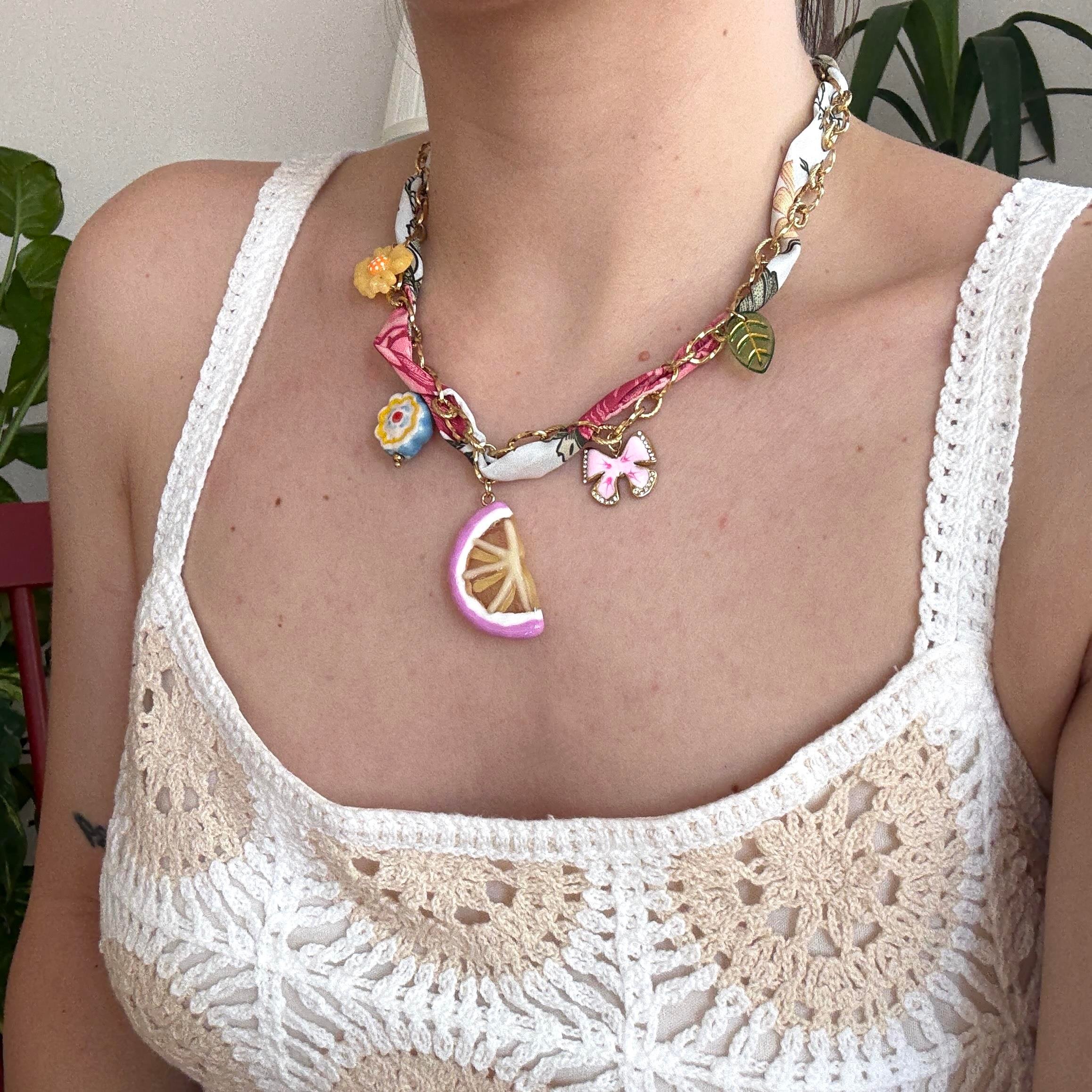 Çelik Fular Limon Charmlı Kolye