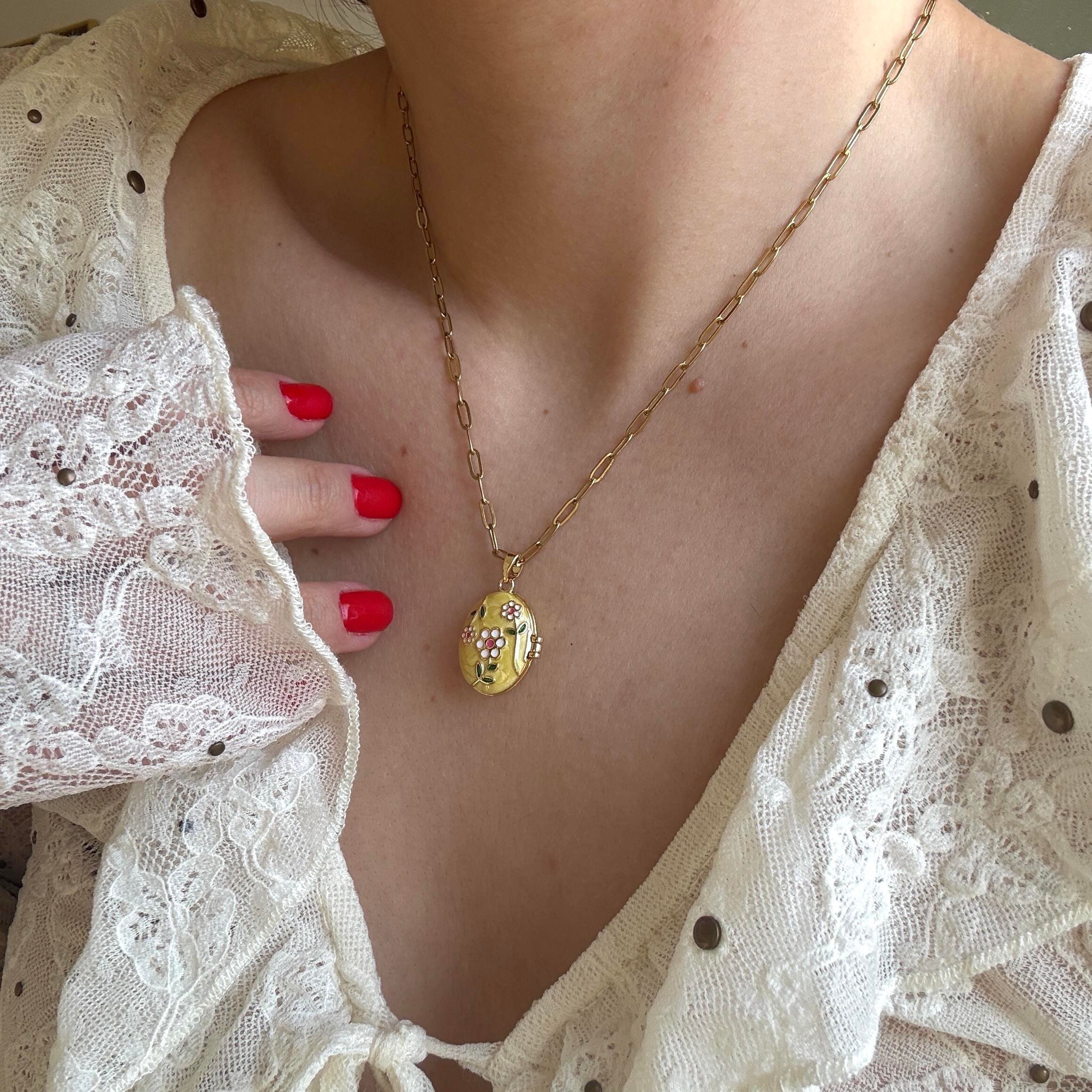 Çelik Kapaklı Sarı Mineli Çiçekli Kolye