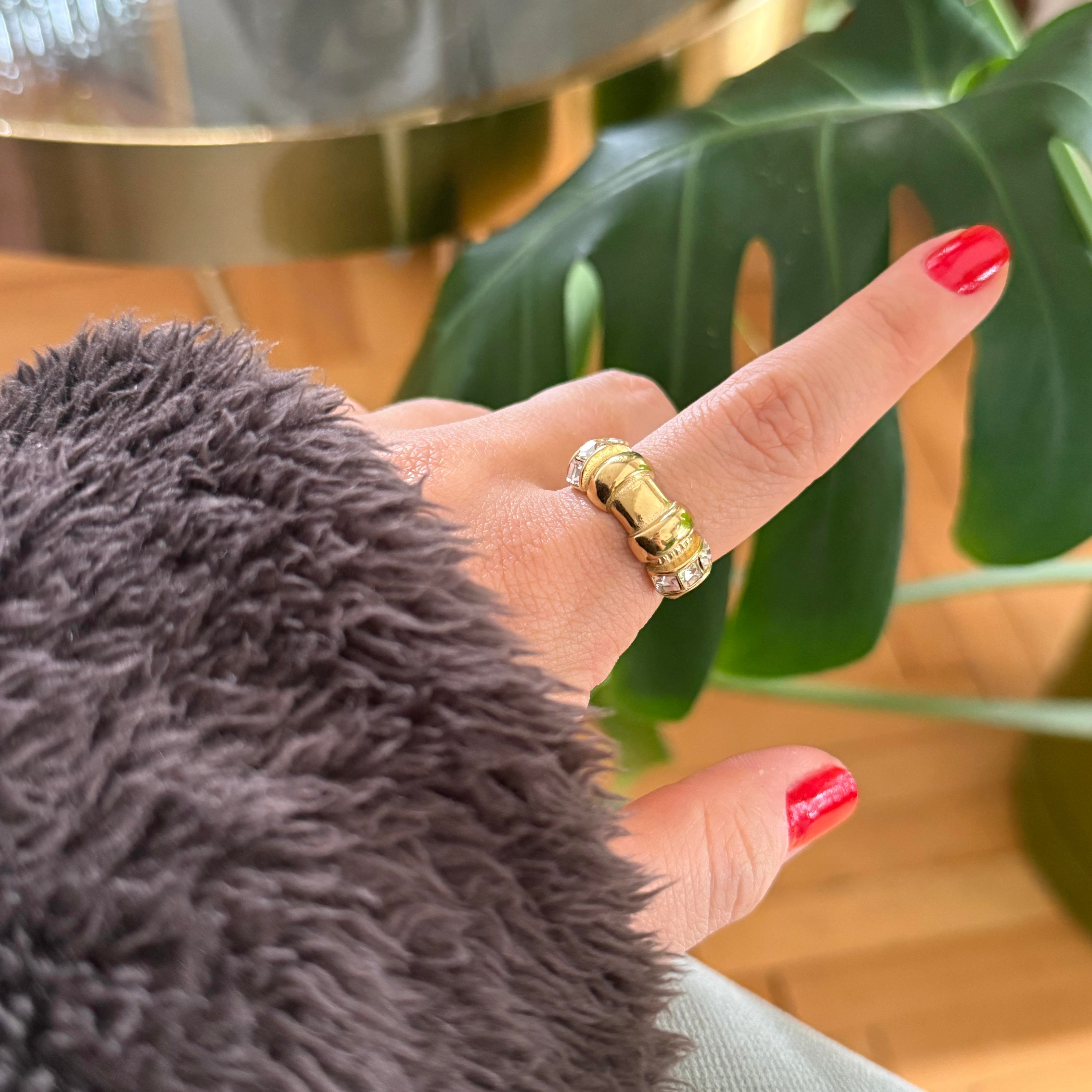 Çelik Kenarı Taşlı Bombeli Yüzük