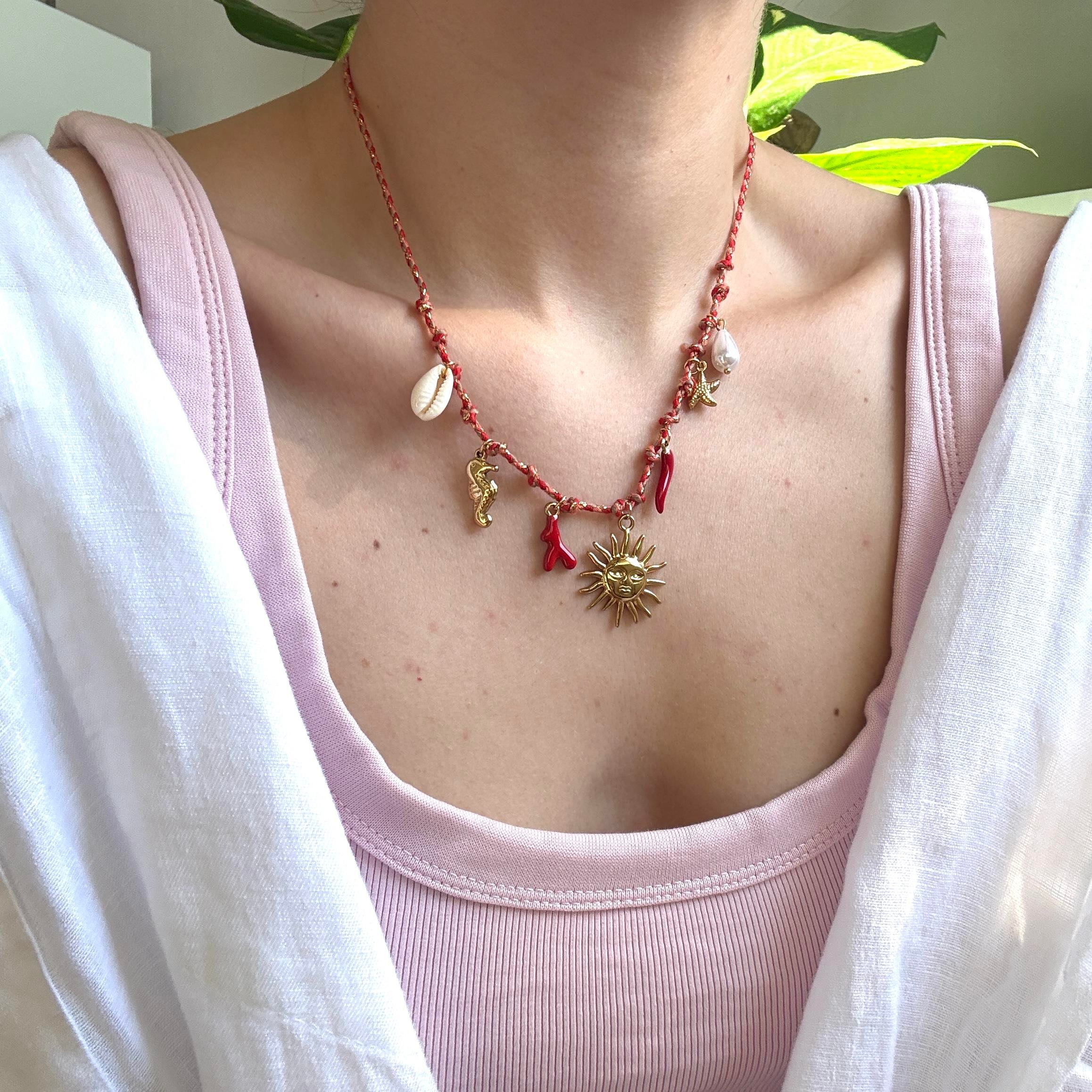 Çelik Kırmızı İpli Güneş&Biber Charm Kolye