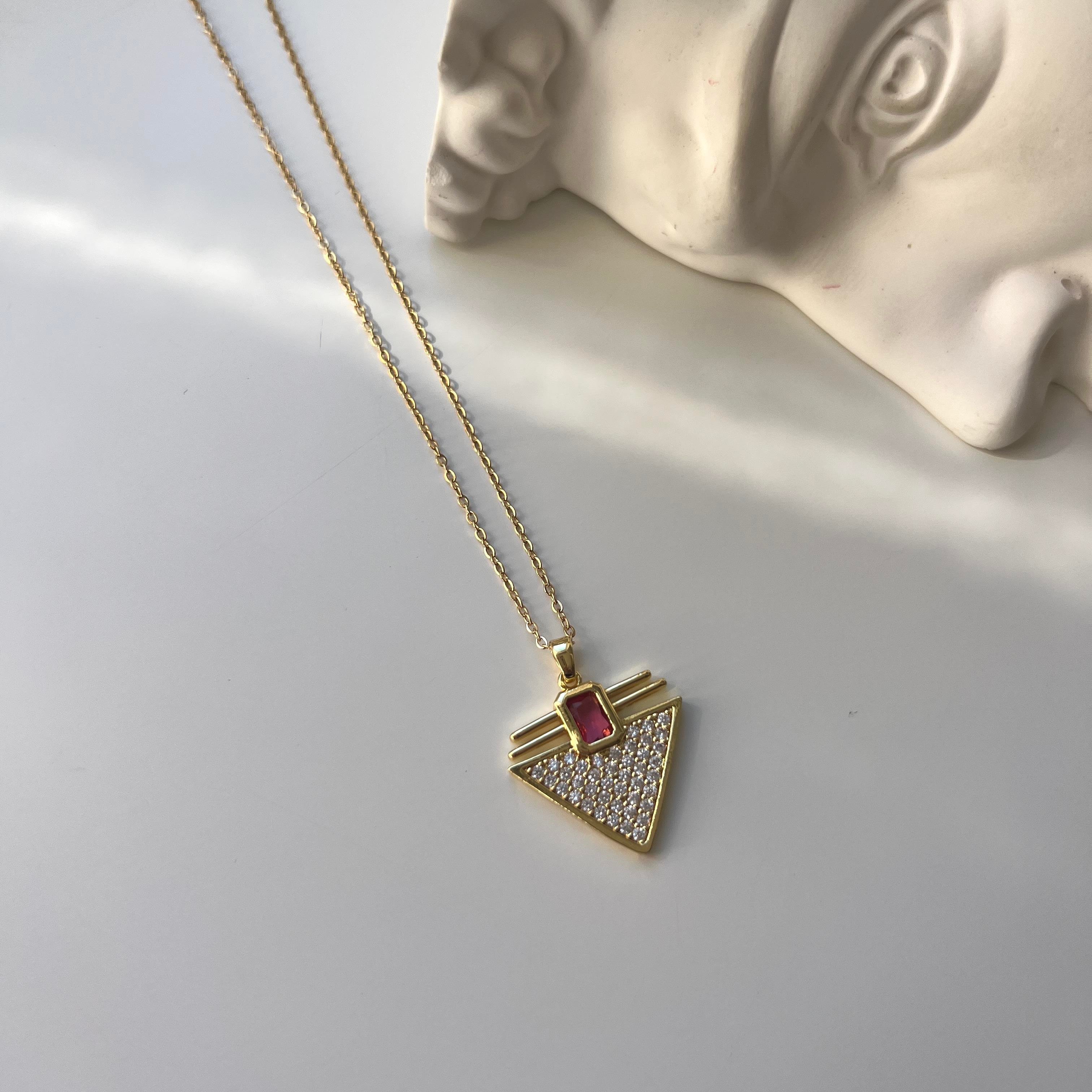 Çelik Kırmızı Taşlı Marka Kolye