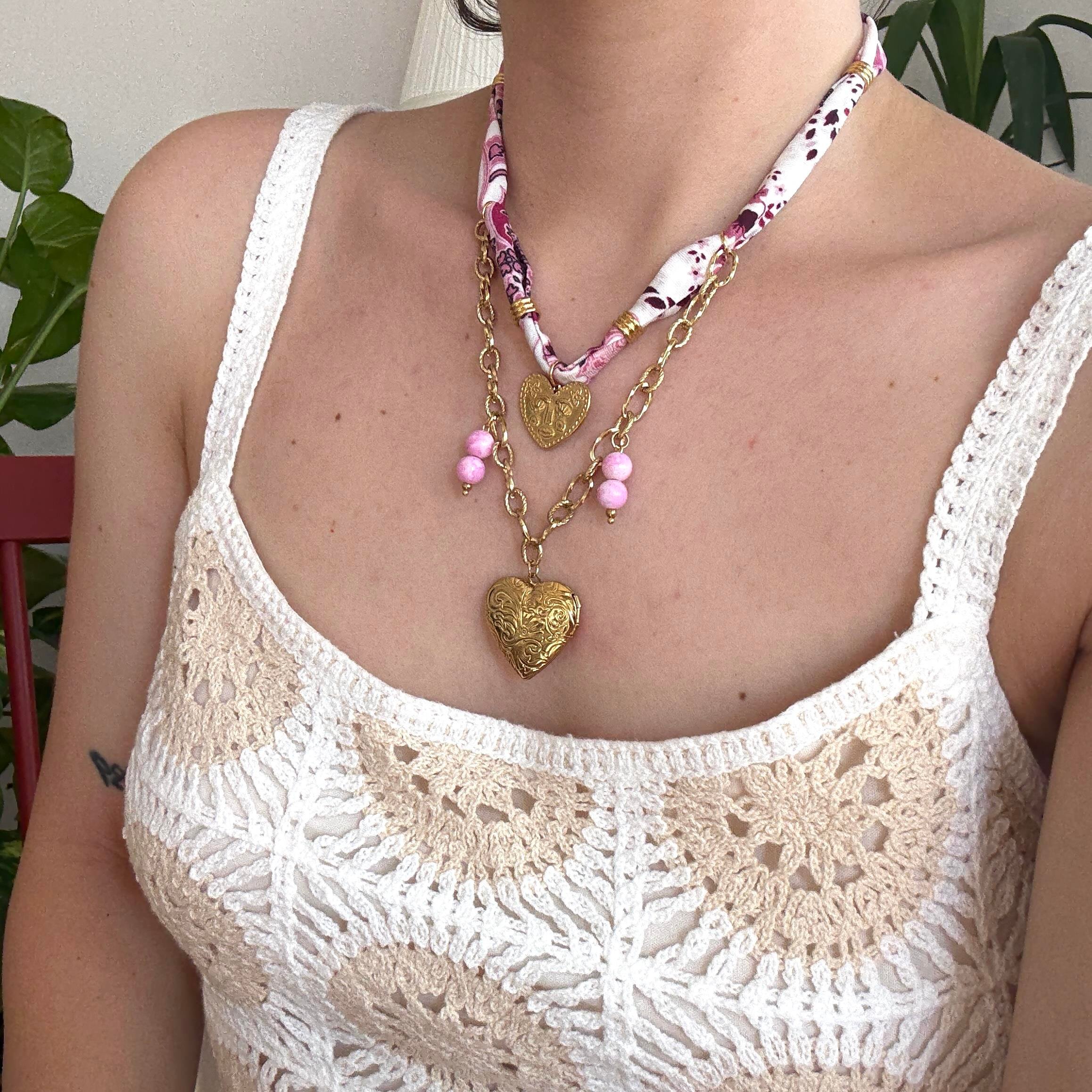 Çelik Pembe Fular Kalp Charmlı Kolye