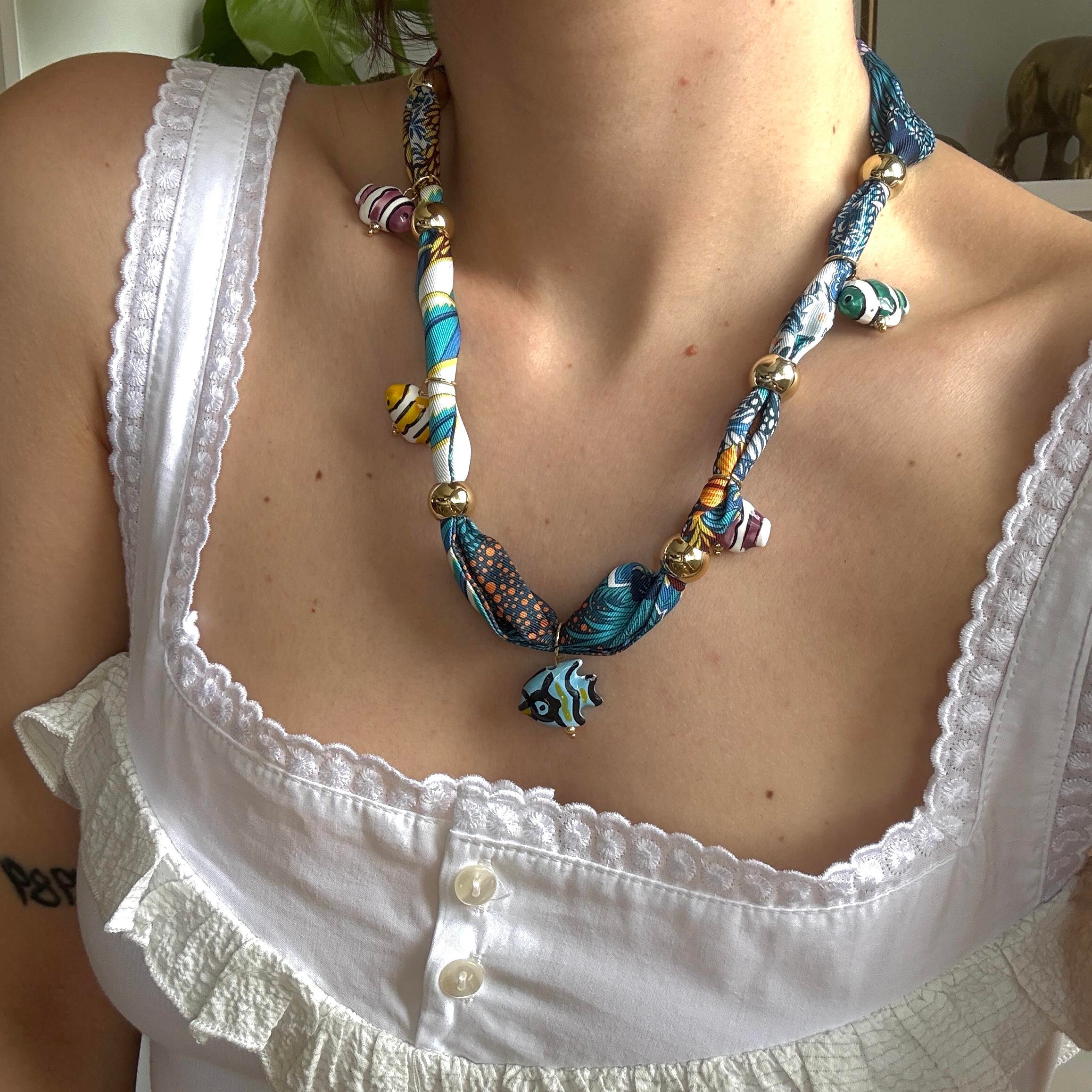 Çelik Seramik Balıklı Fular Kolye