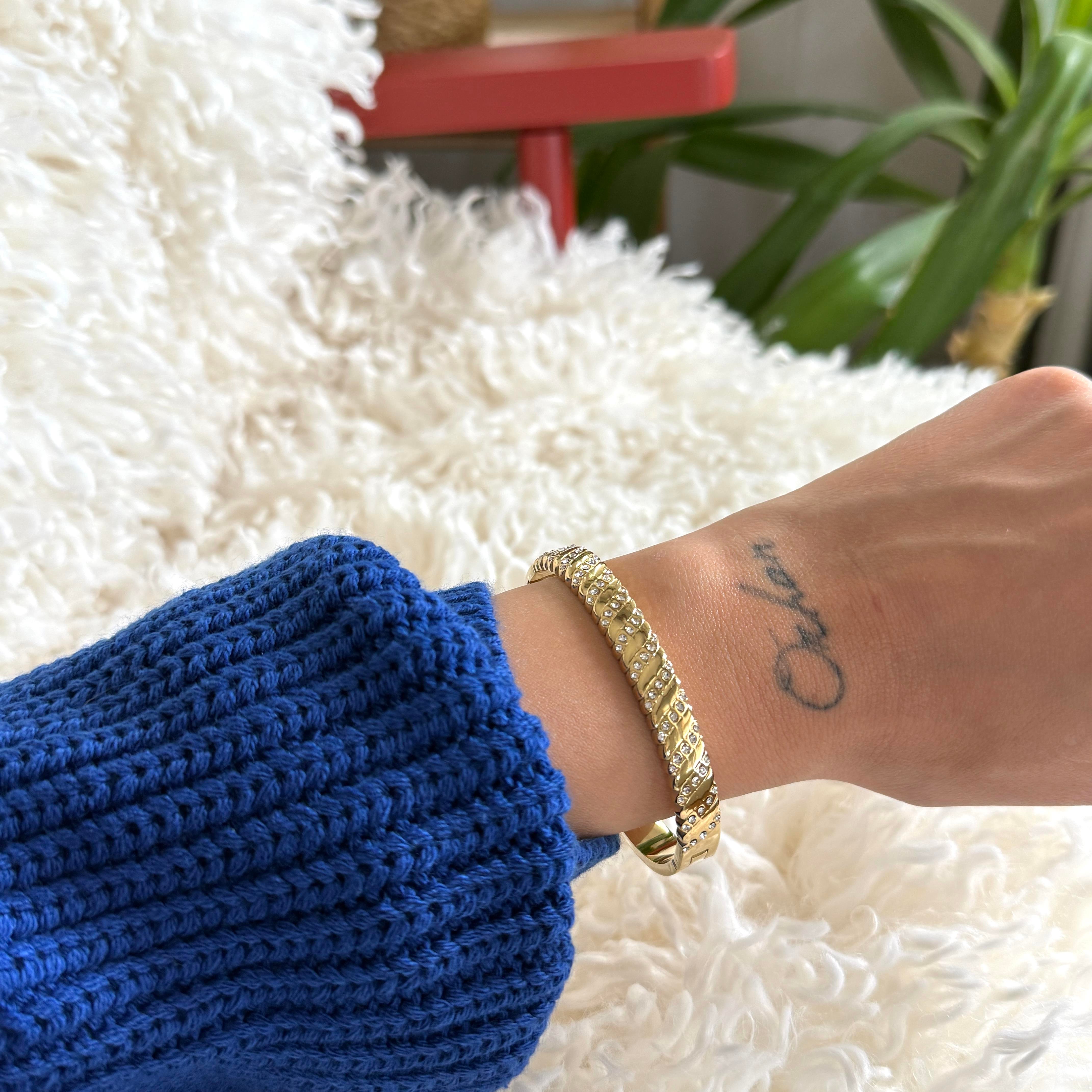 Çelik Sıralı Taşlı Kelepçe