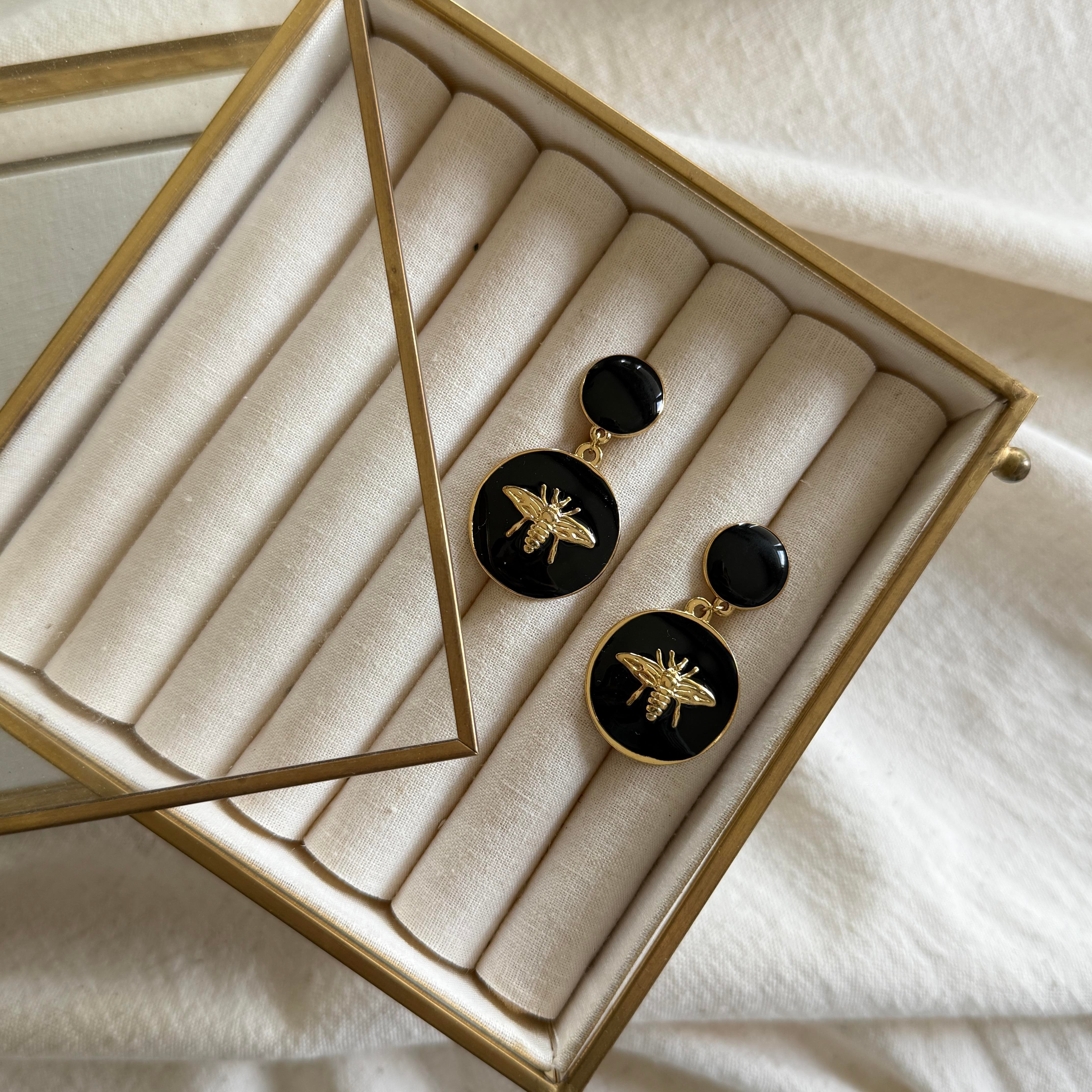 Çelik Siyah Mineli Arı Küpe