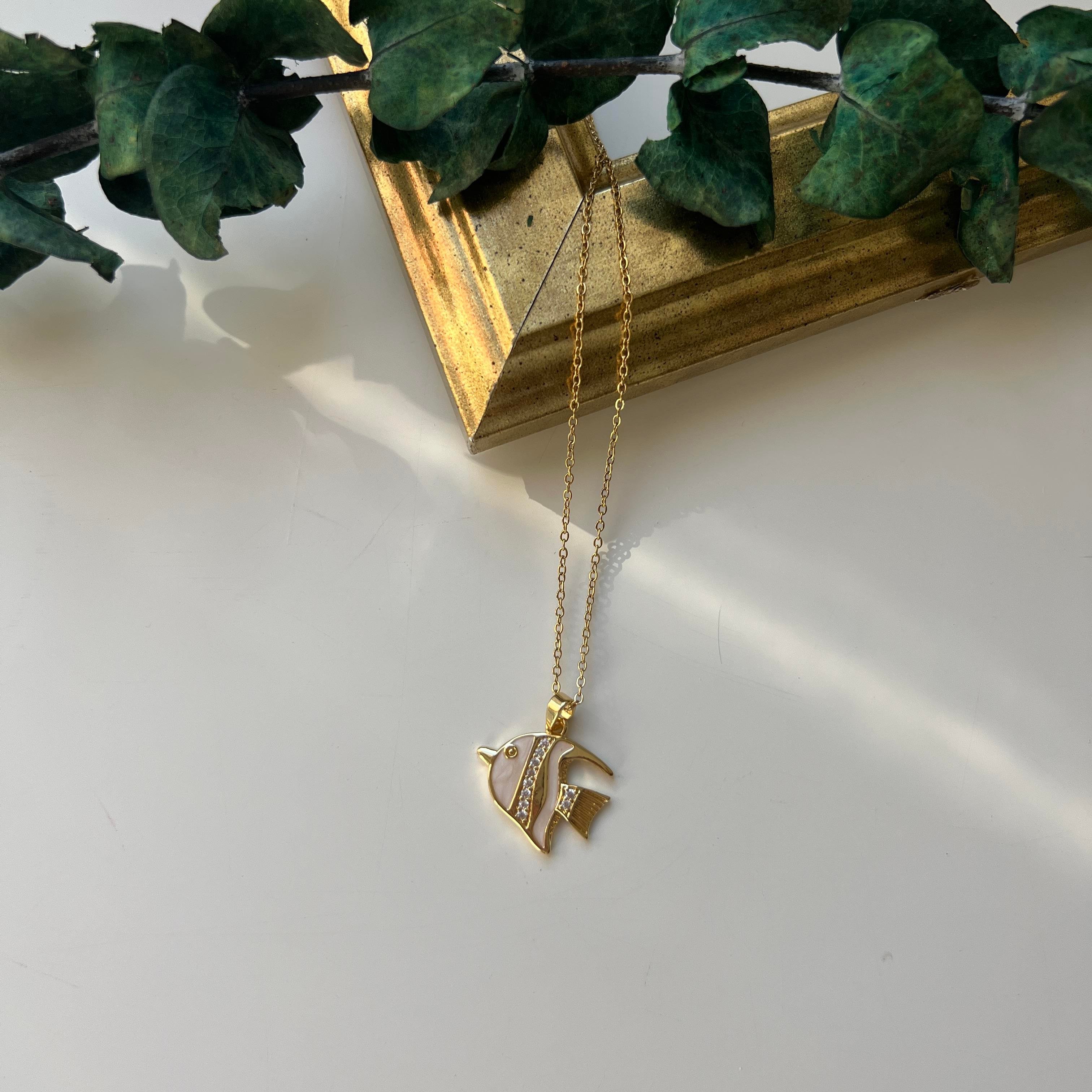 Çelik Taşlı Balık Kolye