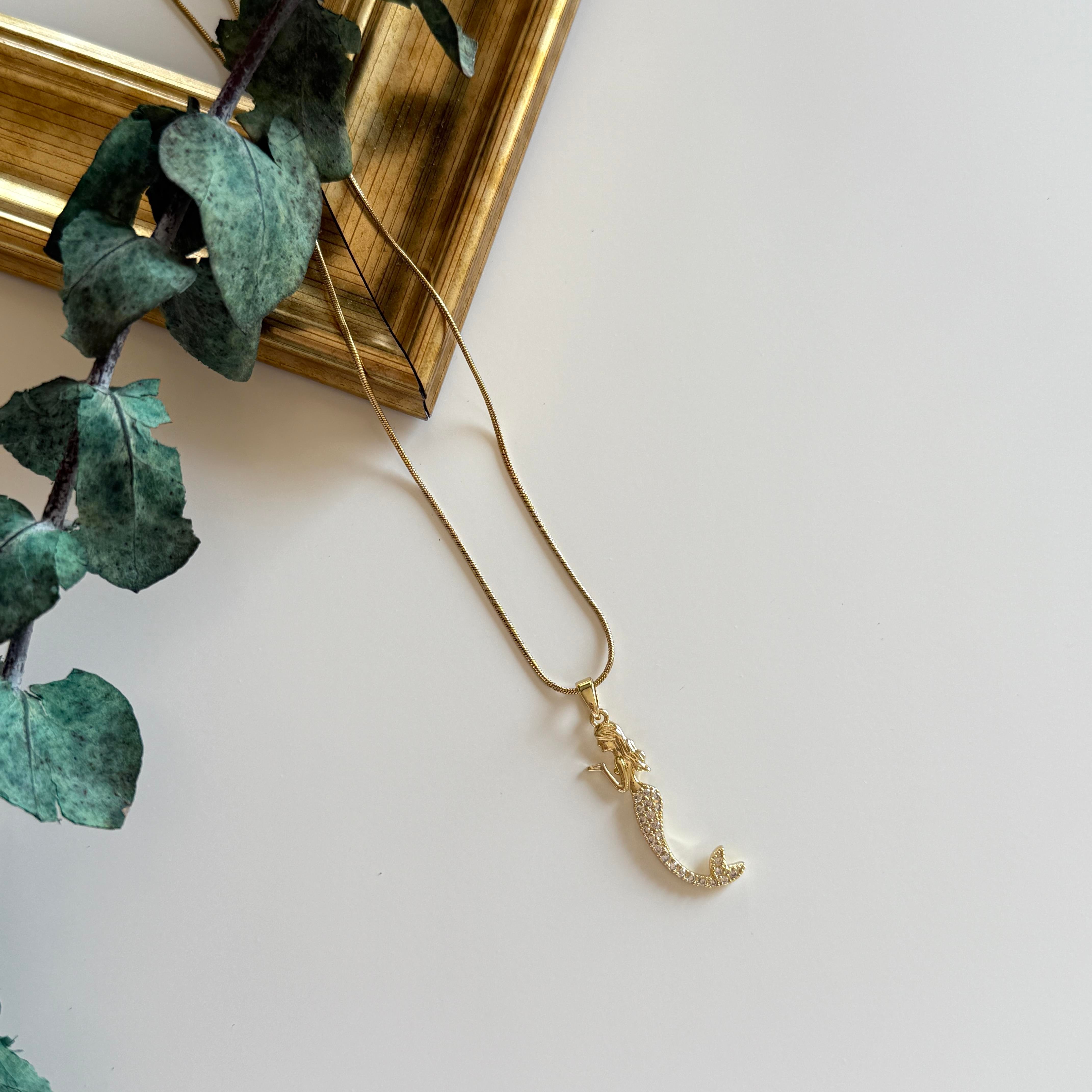 Çelik Taşlı Deniz Kızı Kolye