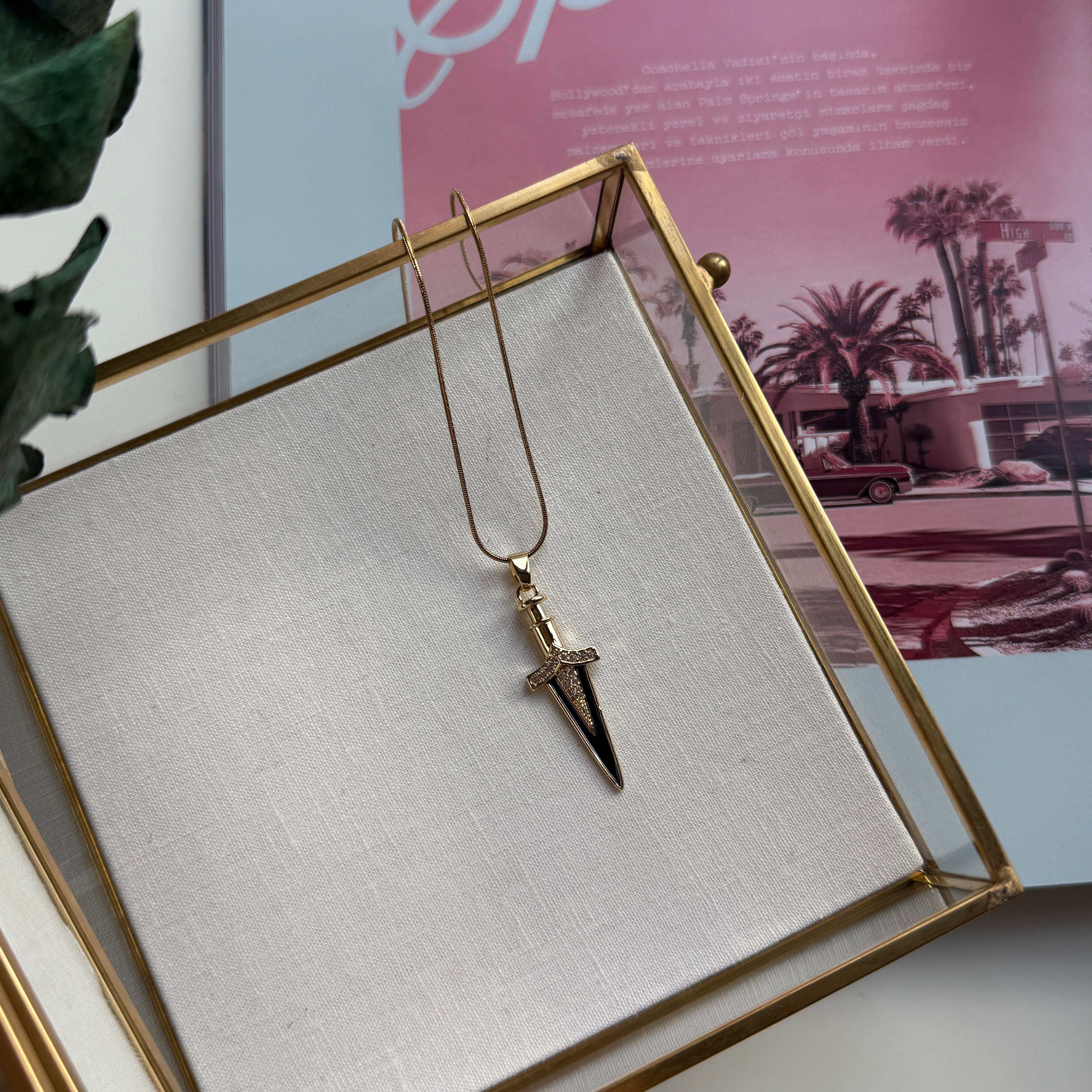 Çelik Taşlı Mineli Kolye