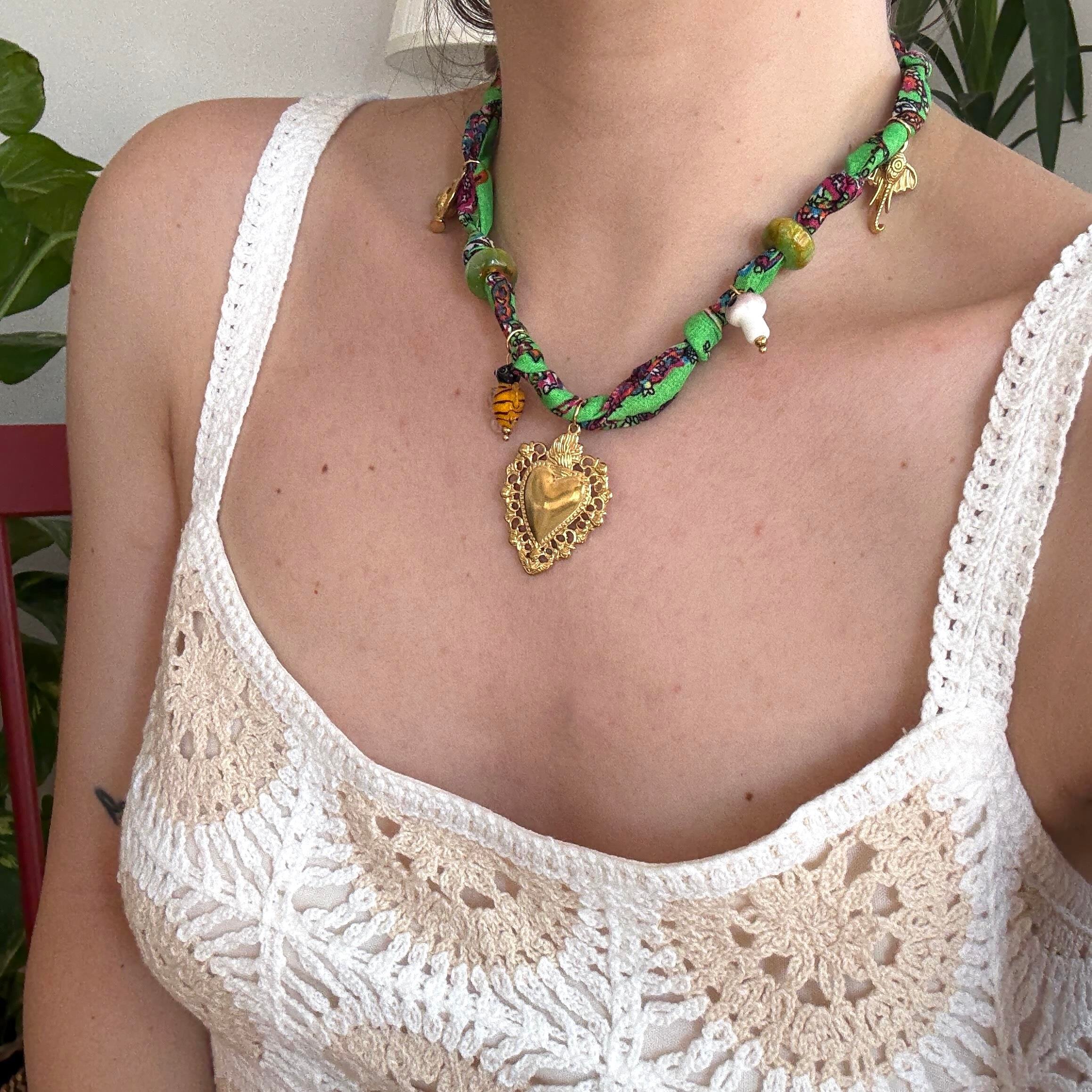 Çelik Yeşil Fular Kalp Charmlı Kolye