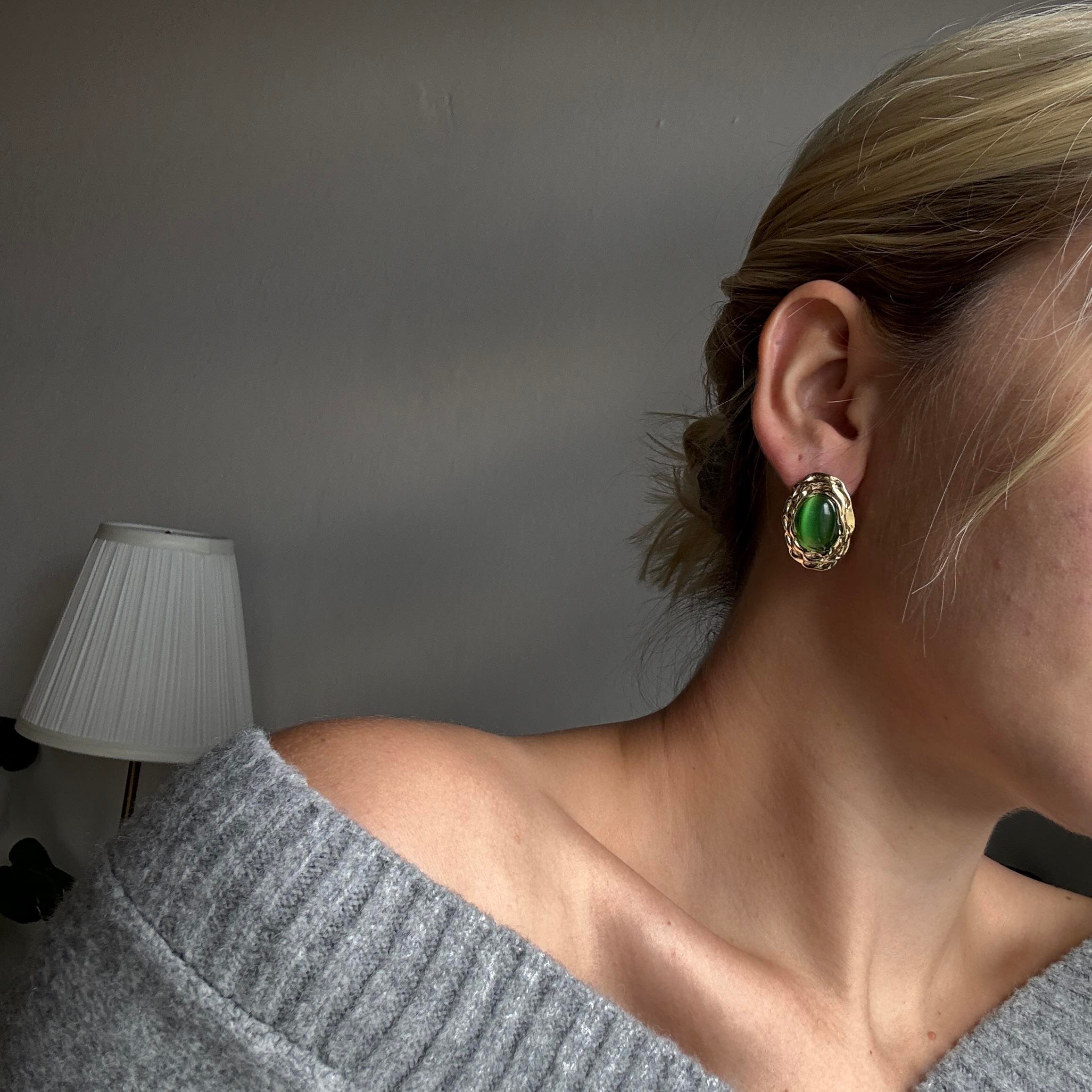 Çelik Yeşil Taşlı Vintage Küpe