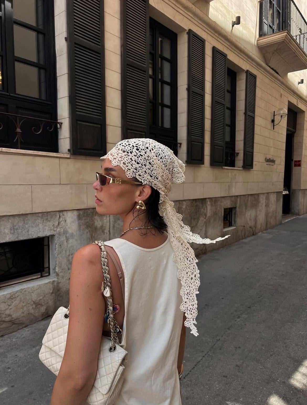 Çiçekli Üçgen Bandana