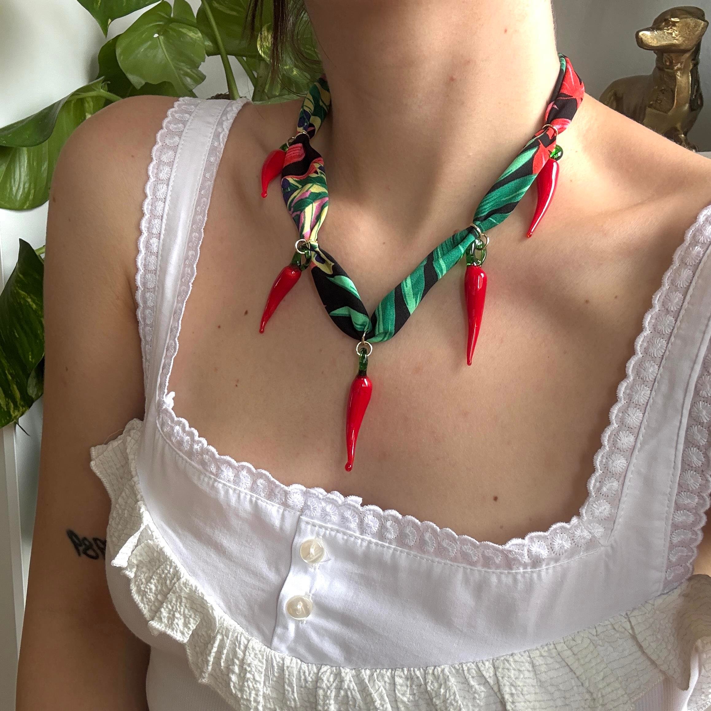 Fular Biber Charm Kolye