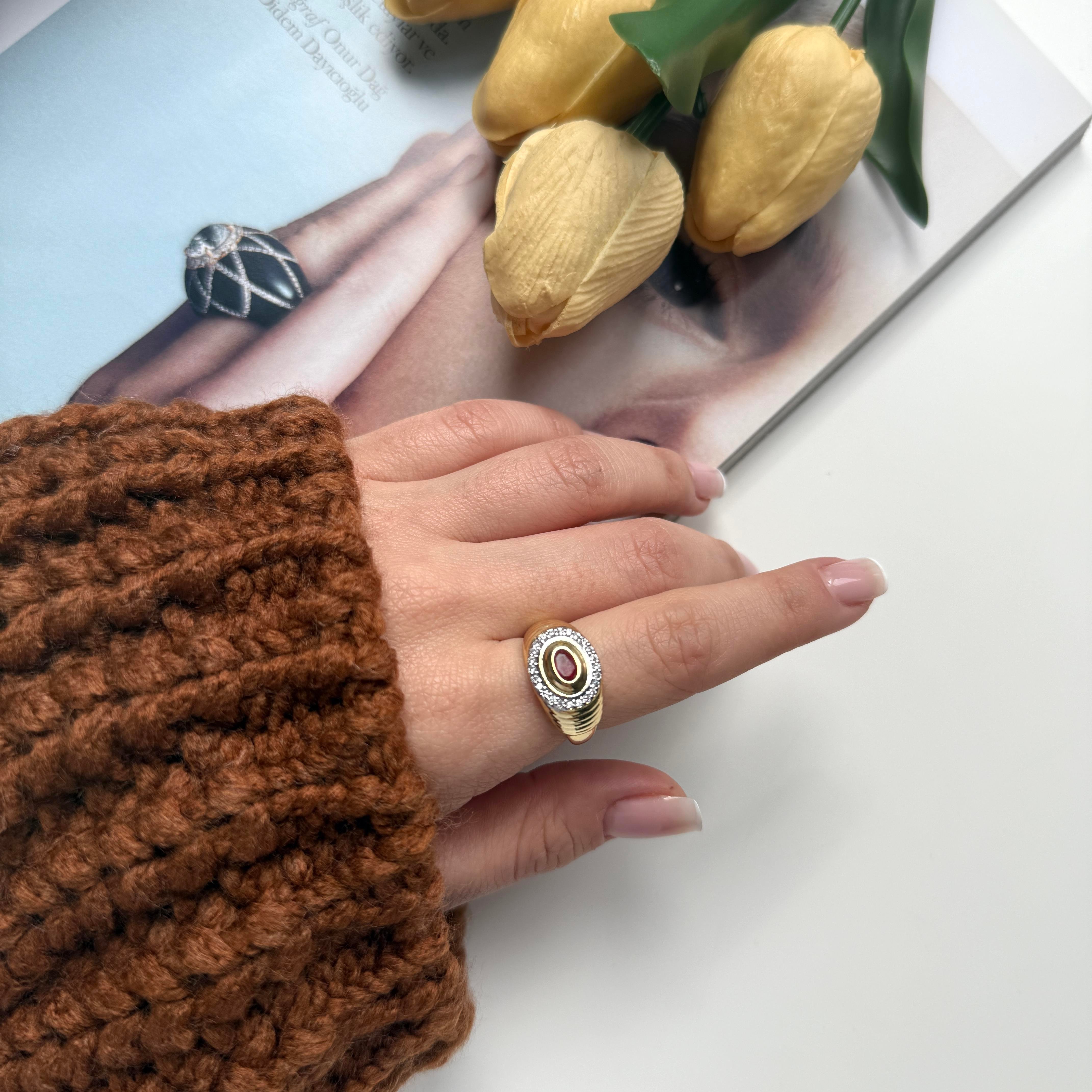 Fuşya Taşlı Oval Yüzük