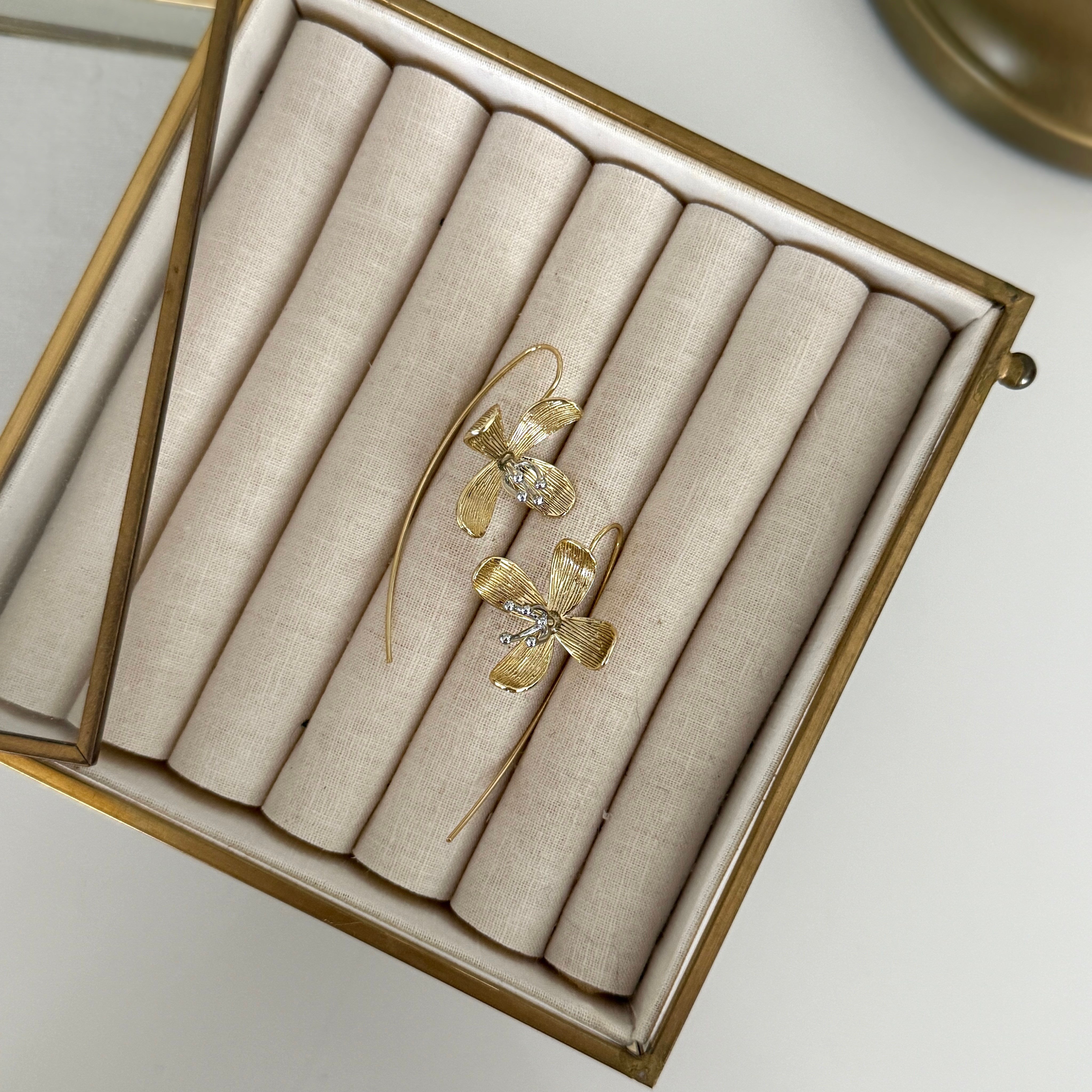 Gold Çiçek Küpe