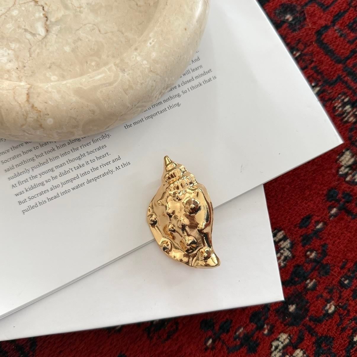 Gold Deniz Kabuğu Broş