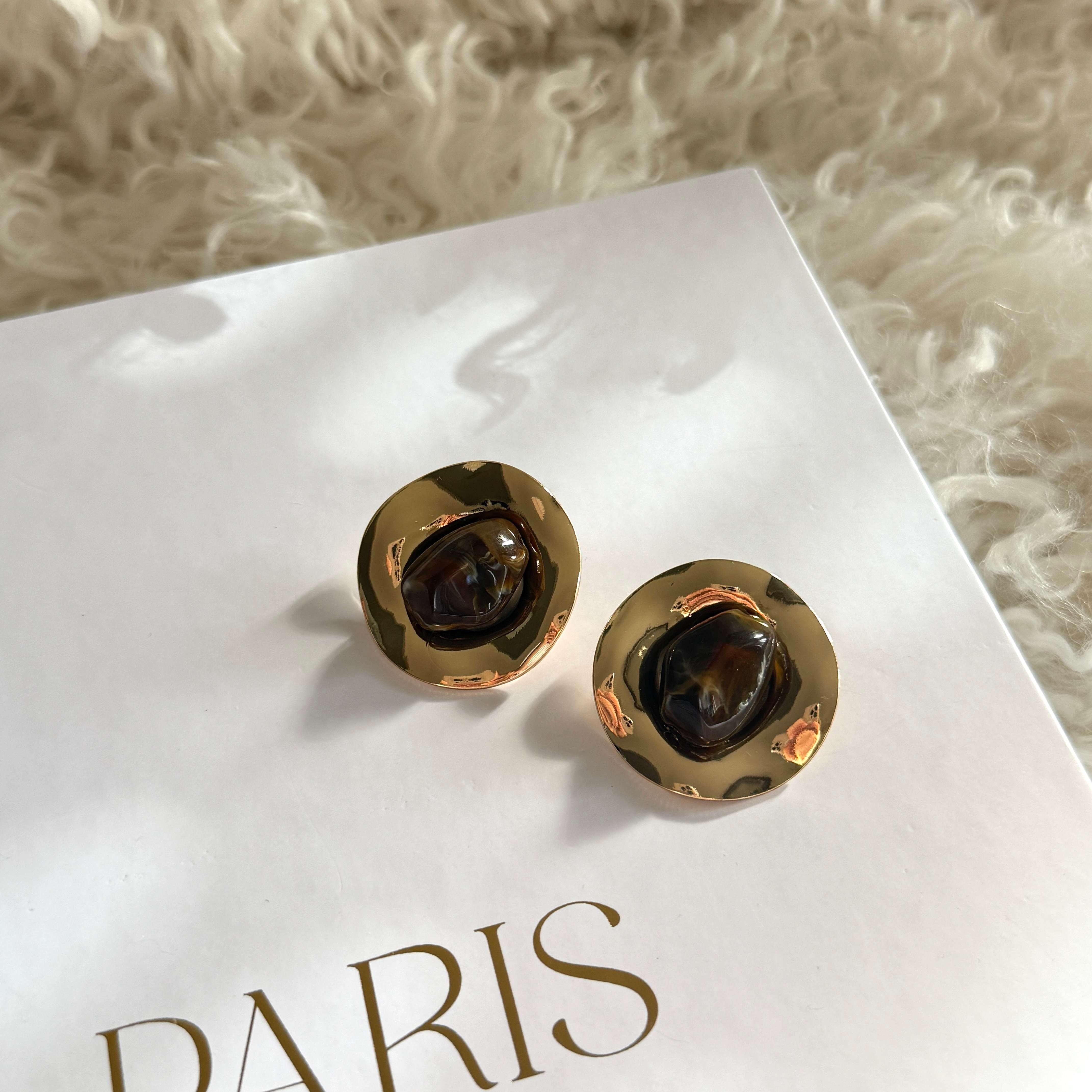 Gold Detaylı Kahverengi Boncuk Küpe