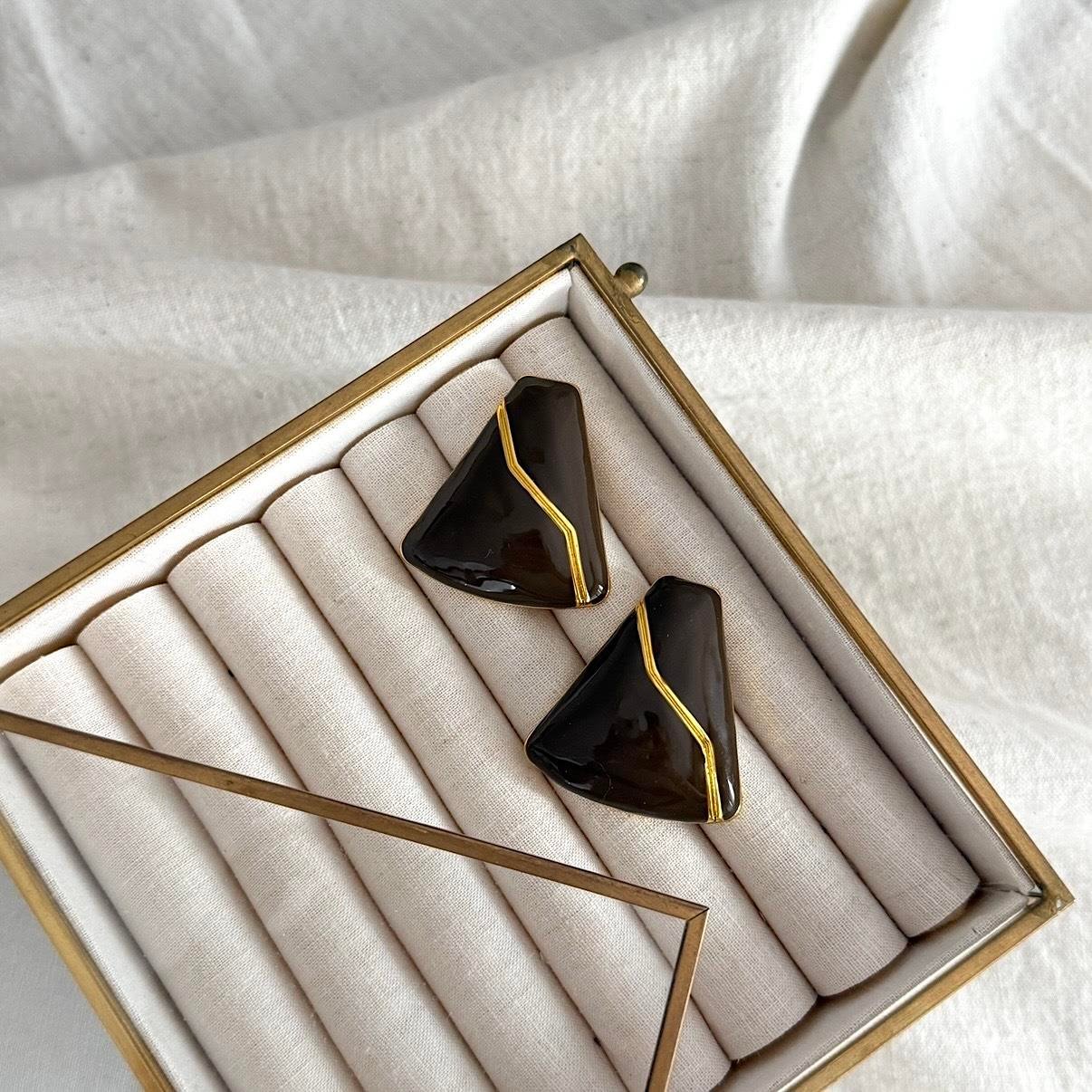 Gold Detaylı Kahverengi Küpe