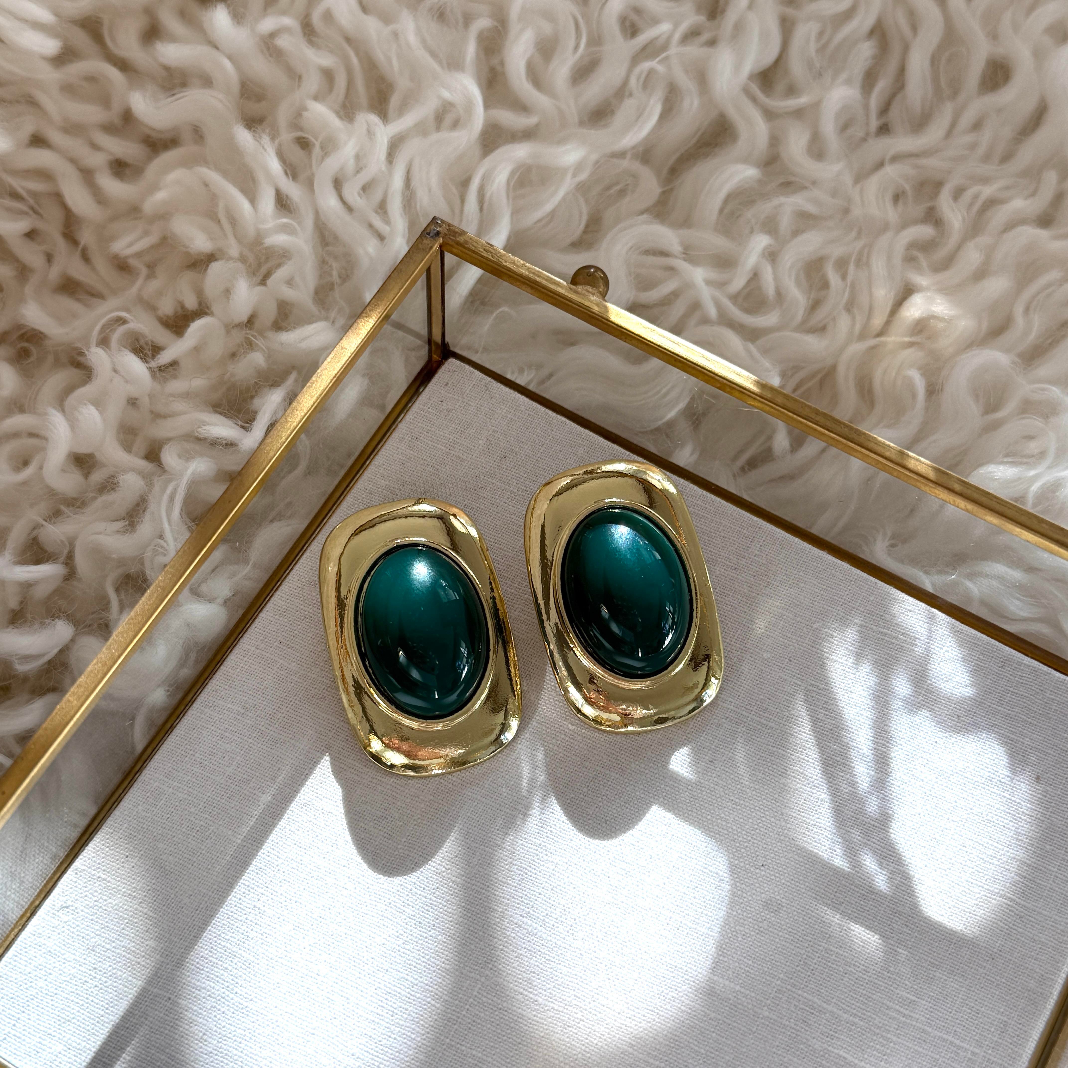 Gold Detaylı Oval Yeşil Vintage Küpe