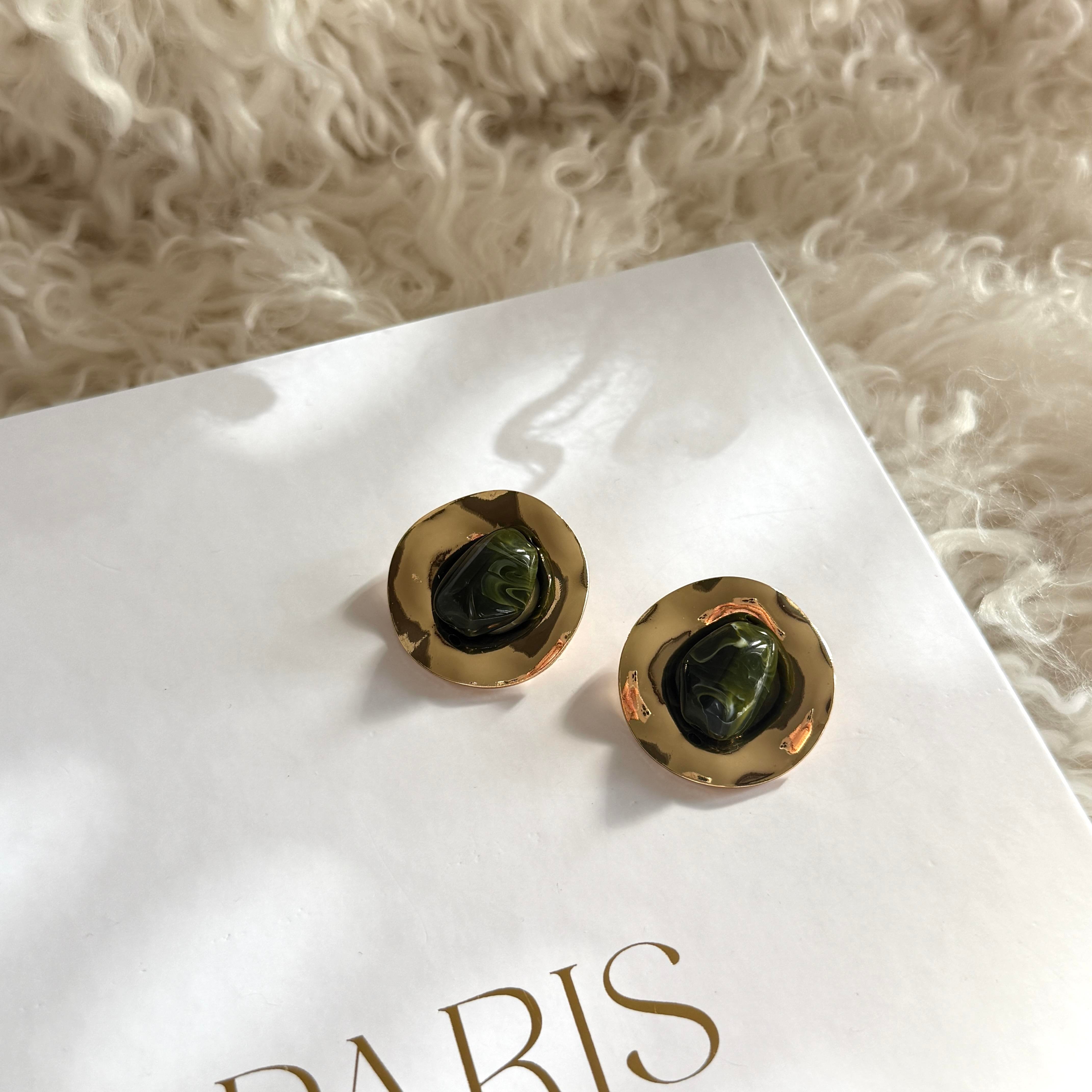 Gold Detaylı Yeşil Boncuk Küpe